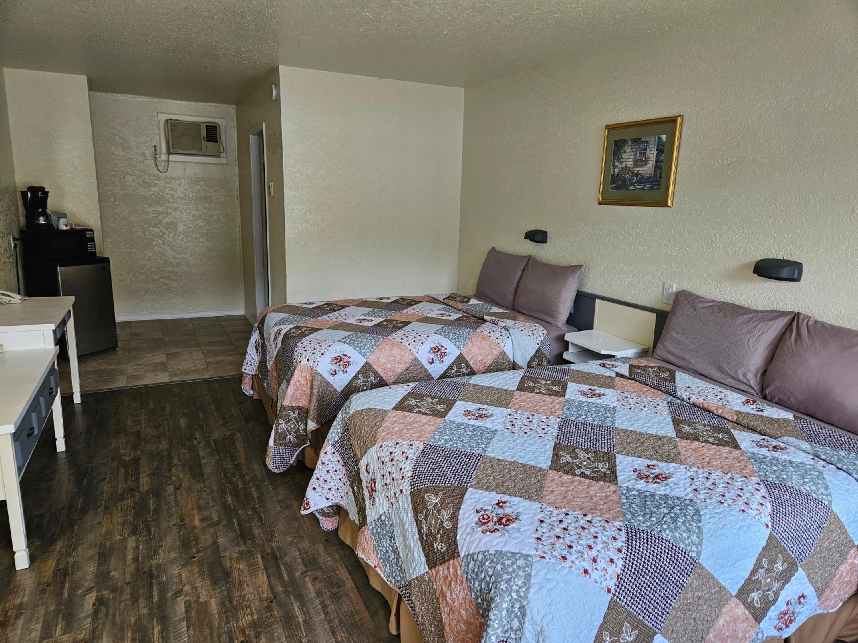 Double Room with Two Double Beds photo 3