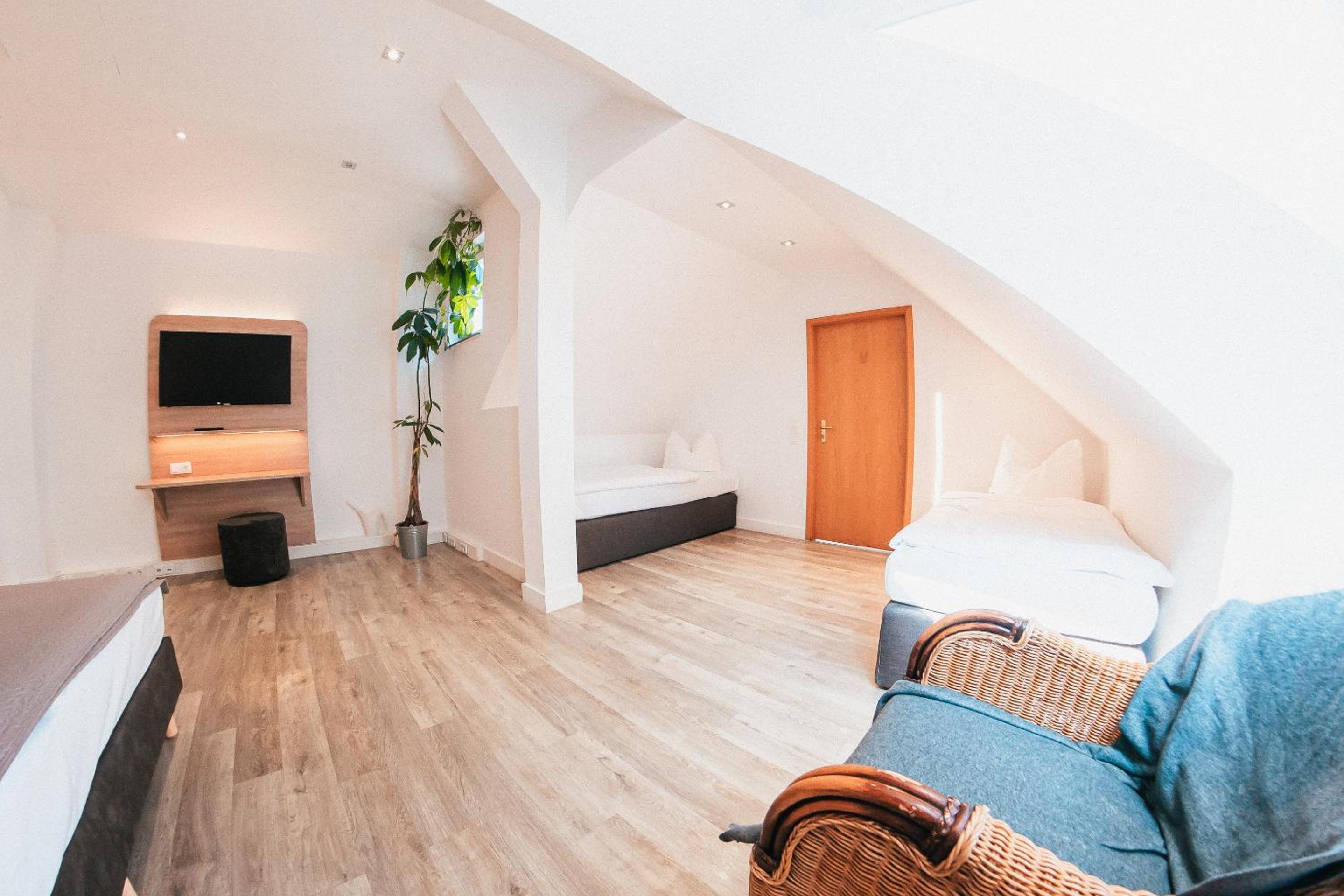 One-Bedroom Suite - Photo 3