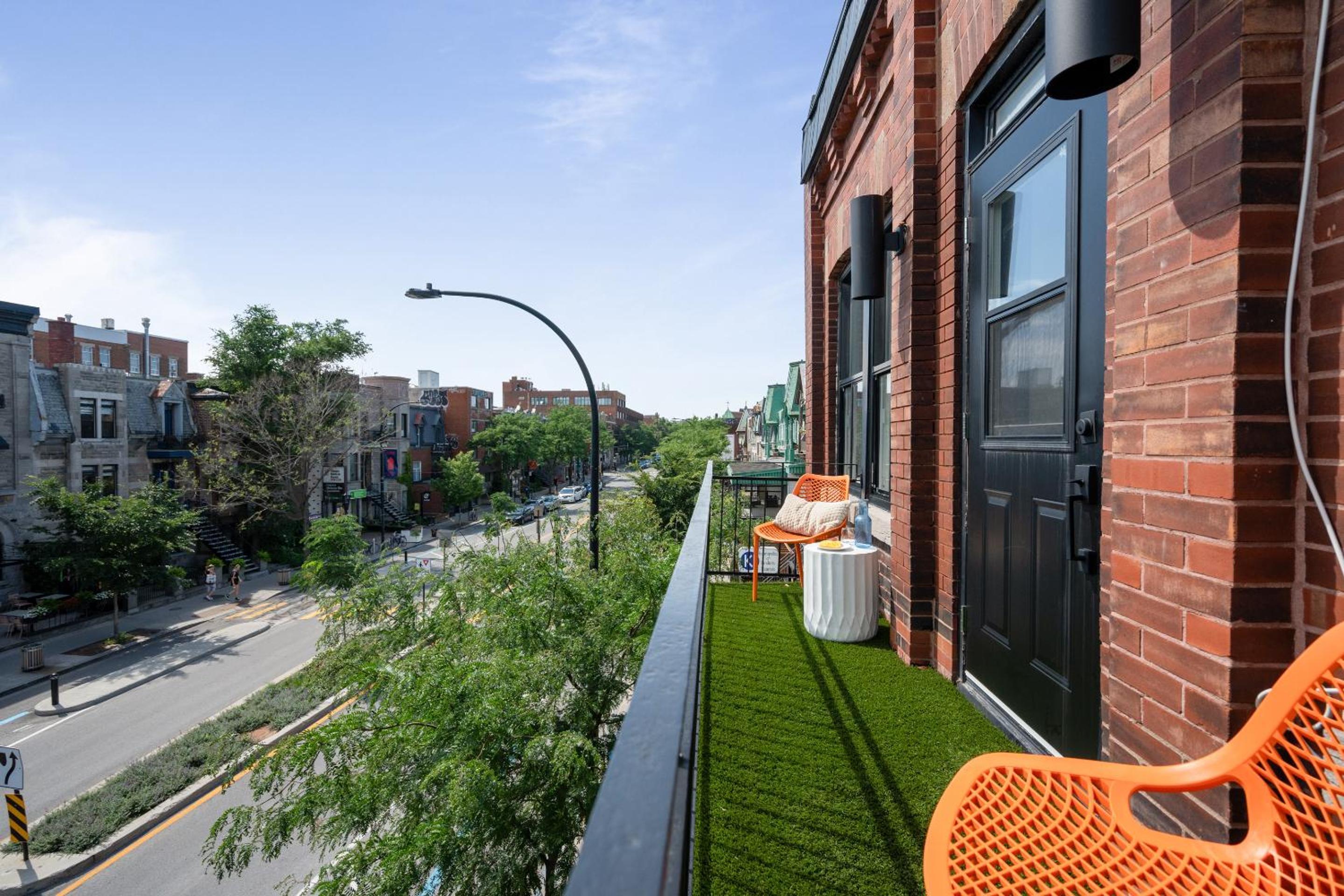 Apartment with Balcony - Photo 15