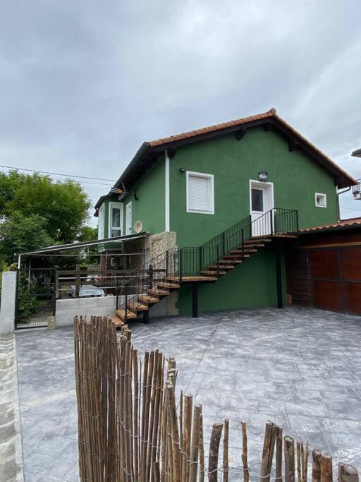 Three-Bedroom House photo 2