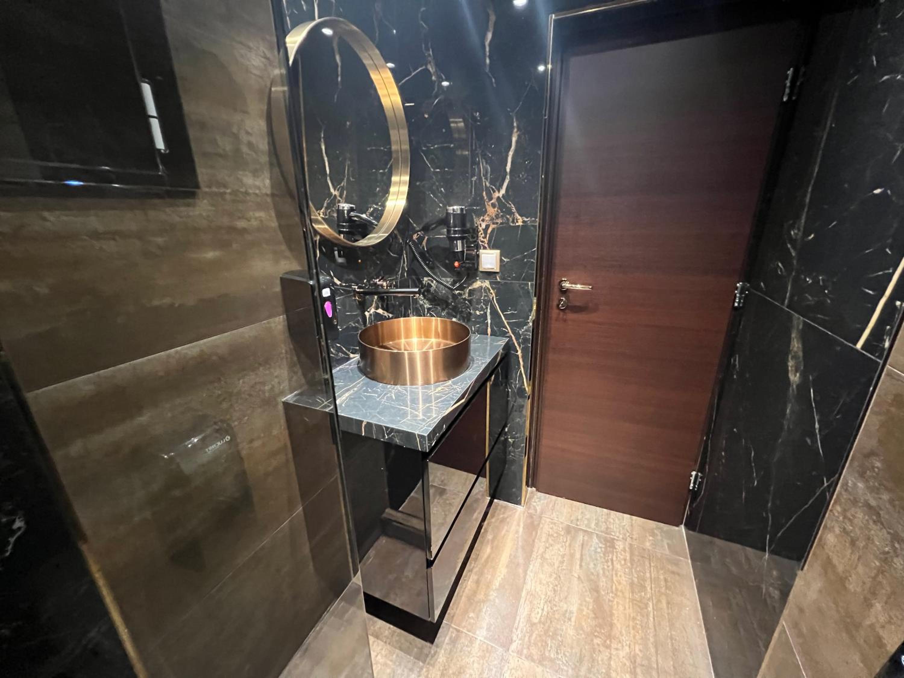 King Suite with Spa Bath photo 3