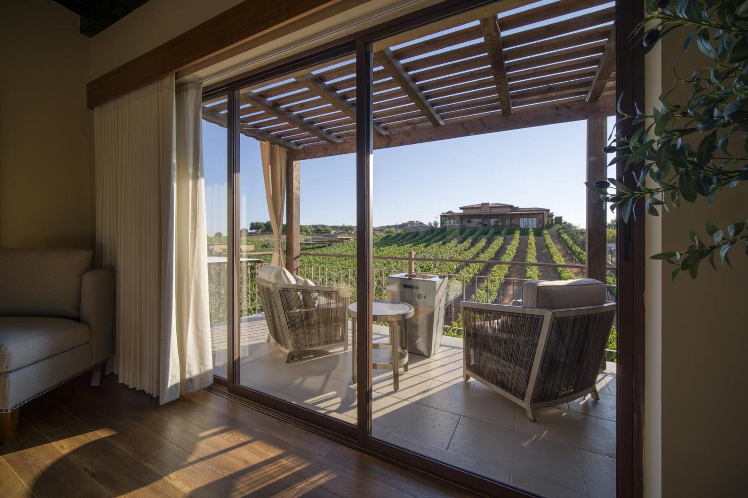 King Suite with Balcony photo 3