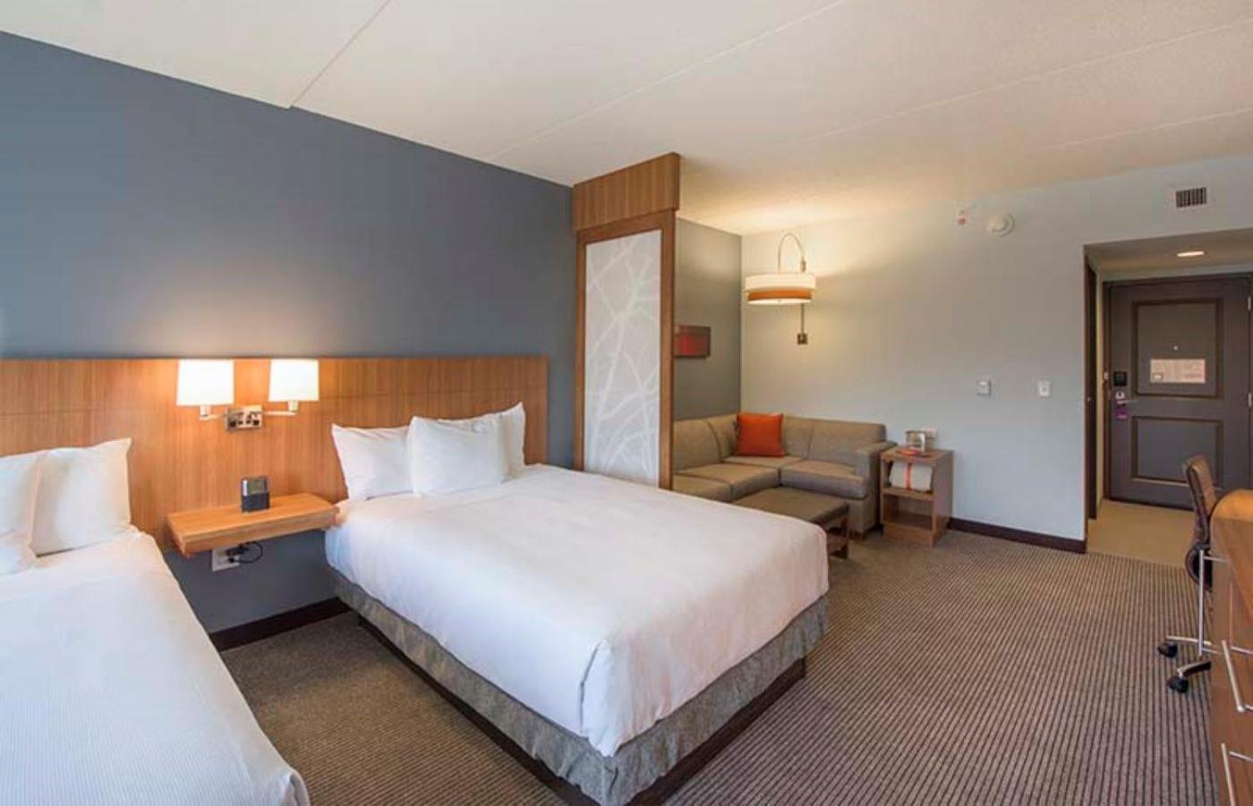 Queen Room with Two Queen Beds photo 2