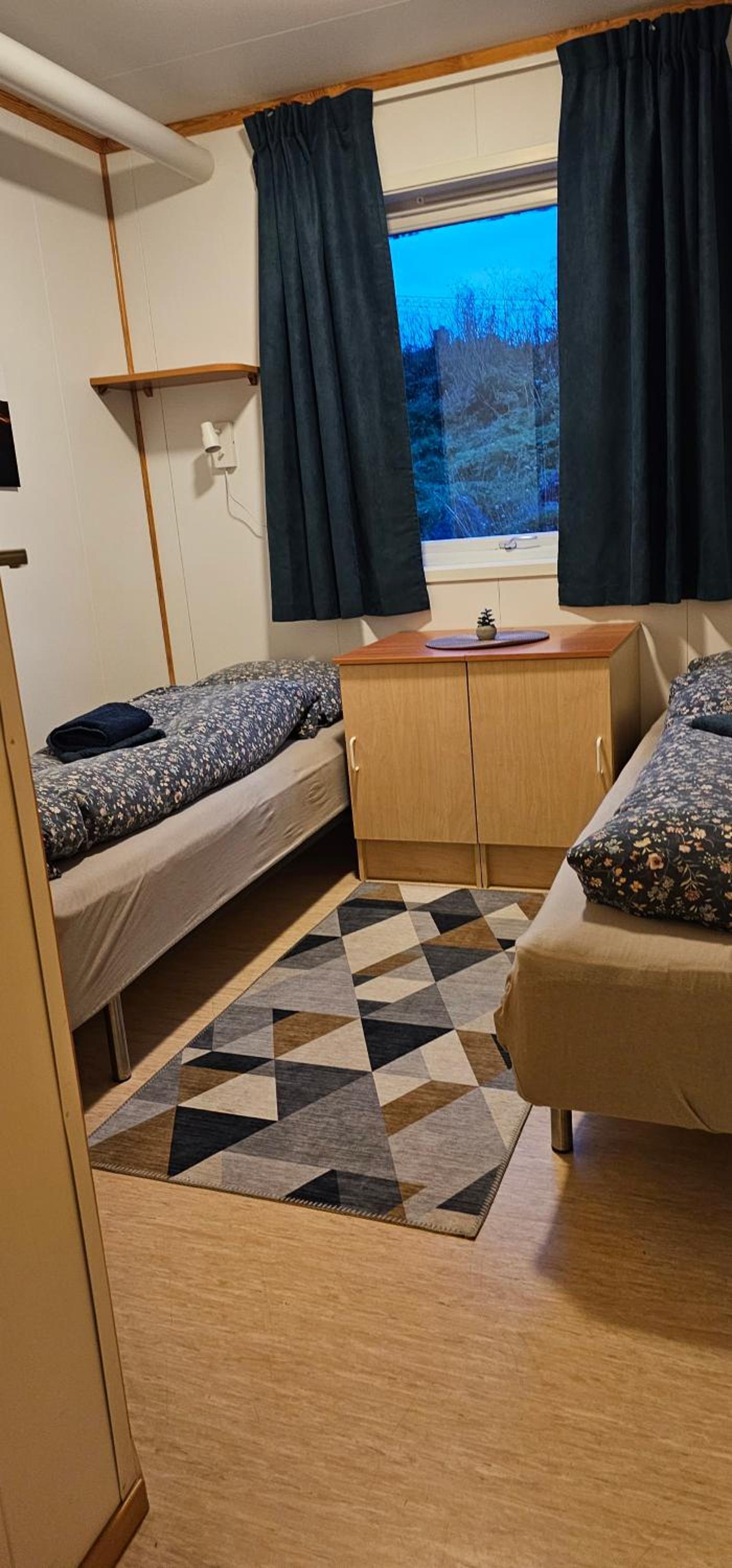 Twin Room with Private Bathroom photo 2