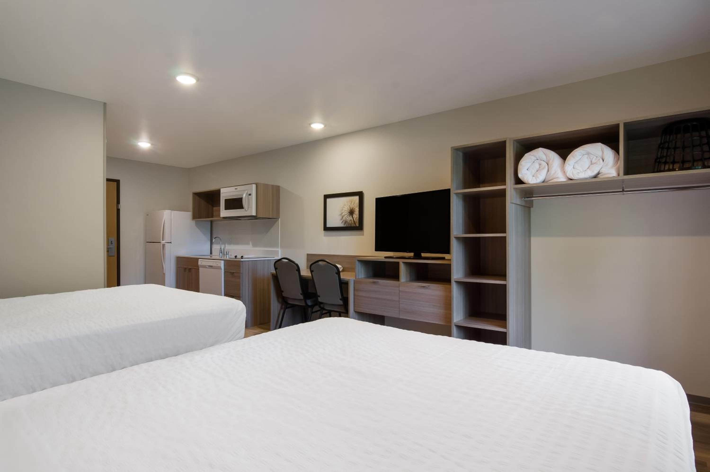 Queen Suite with Two Queen Beds - Non Smoking - Photo 1