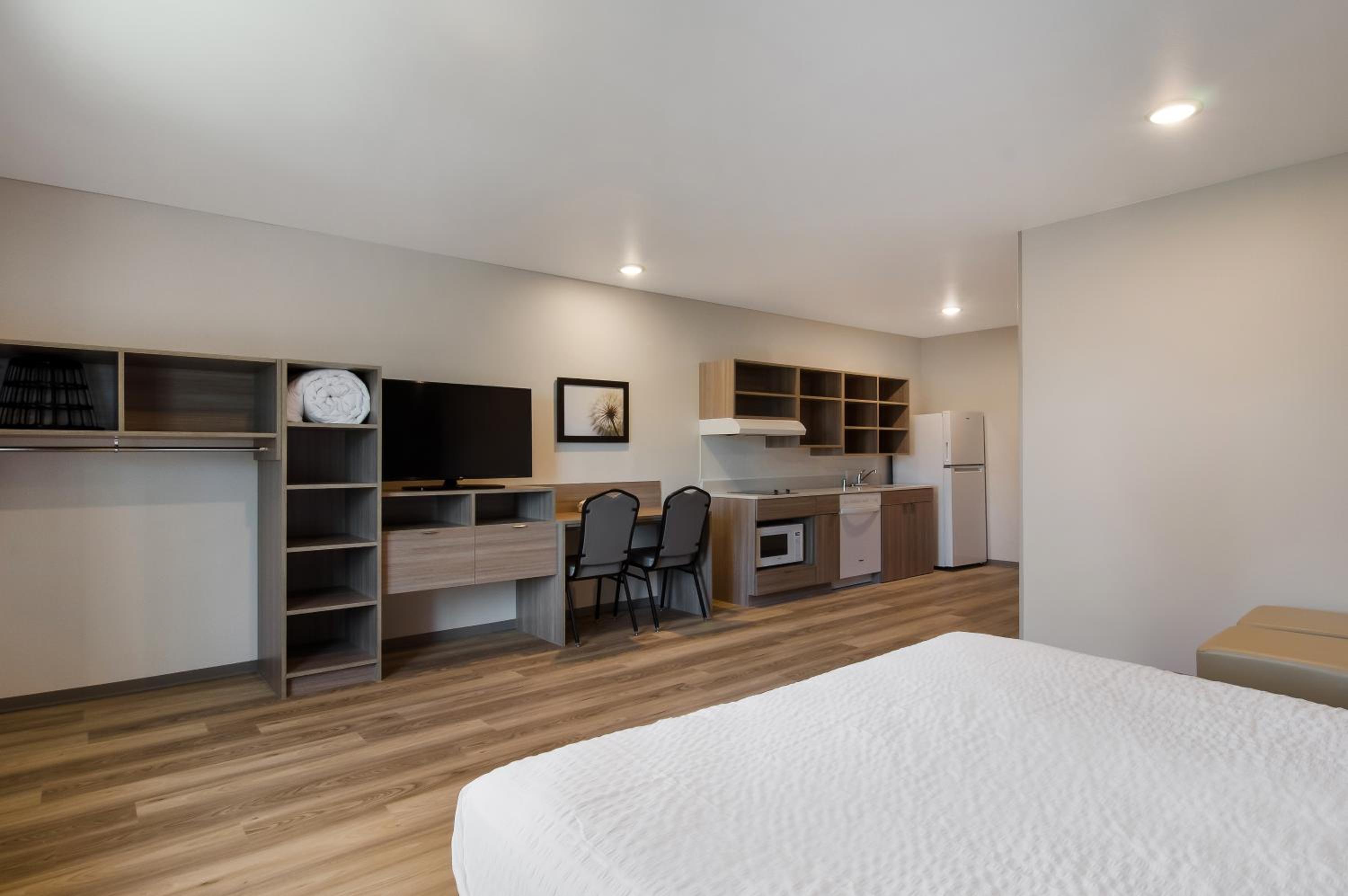 King Suite with Sofa - Disability Access/Non Smoking - Photo 1