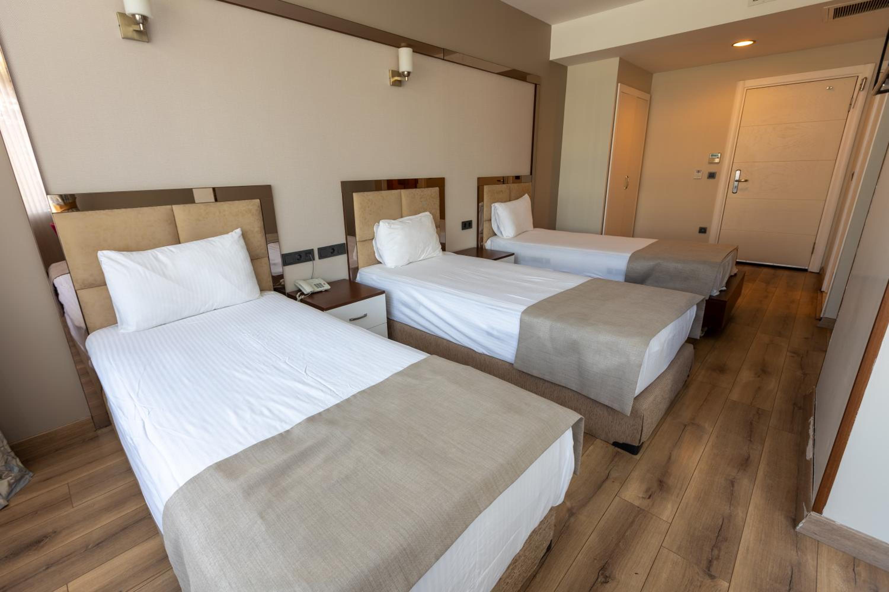 Standard Triple Room photo 2