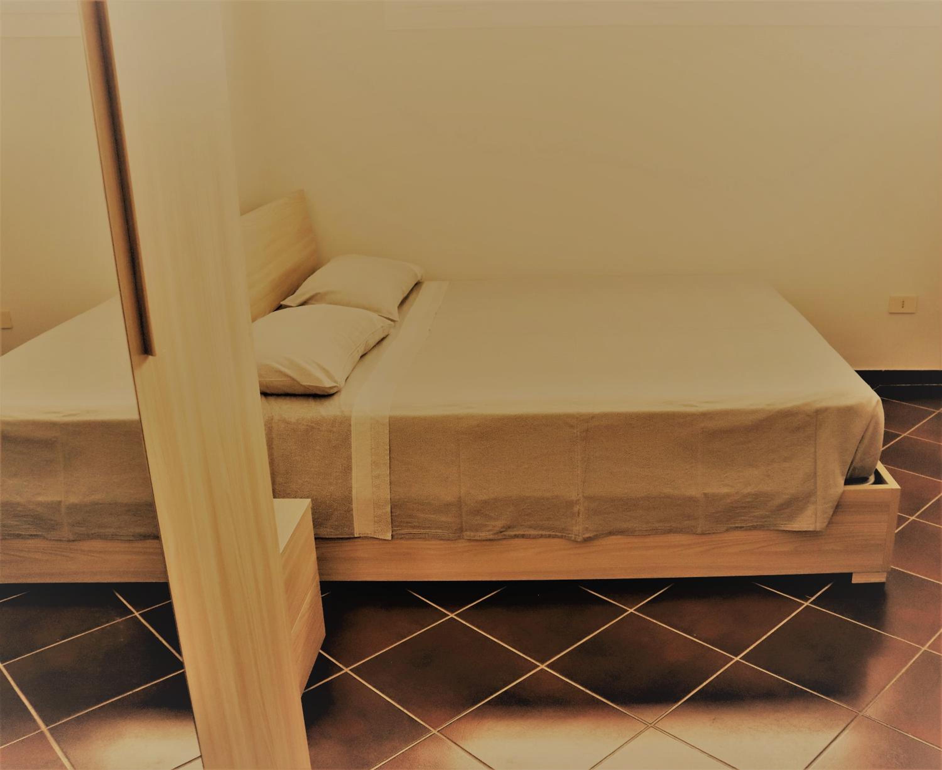 One-Bedroom Apartment photo 1