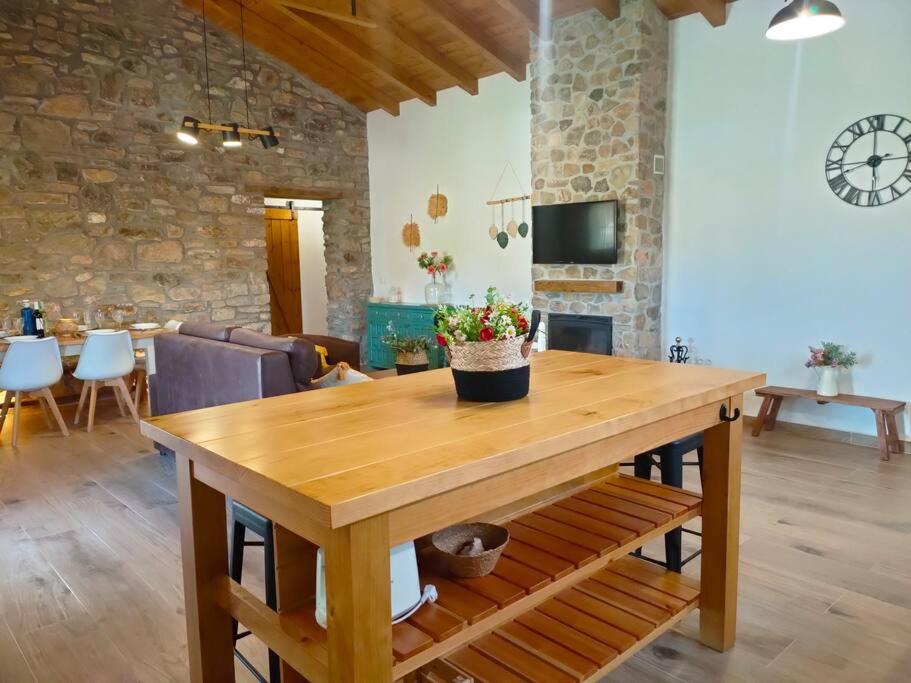 Three-Bedroom House photo 2