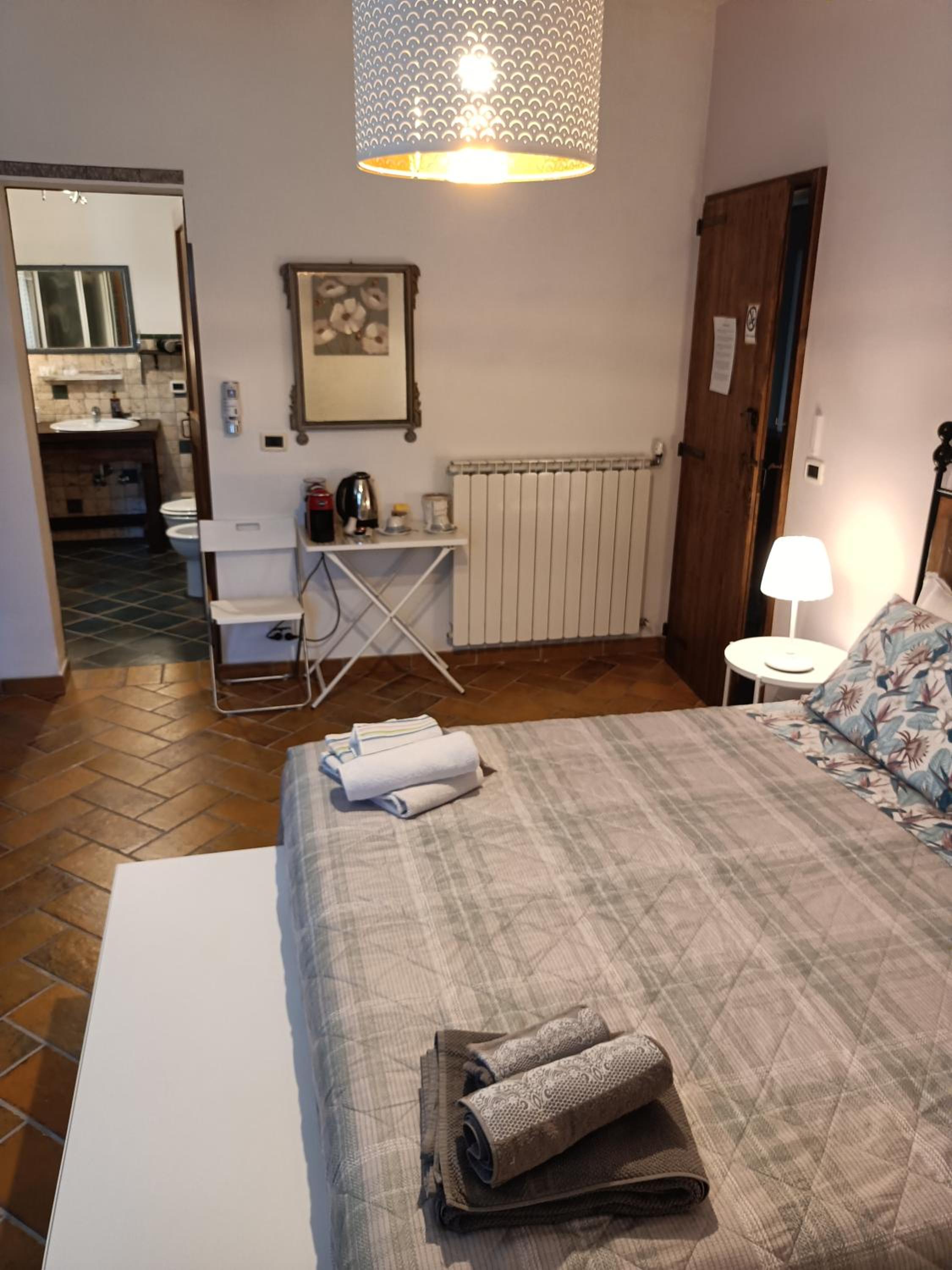Double or Twin Room with Private Bathroom - Photo 13