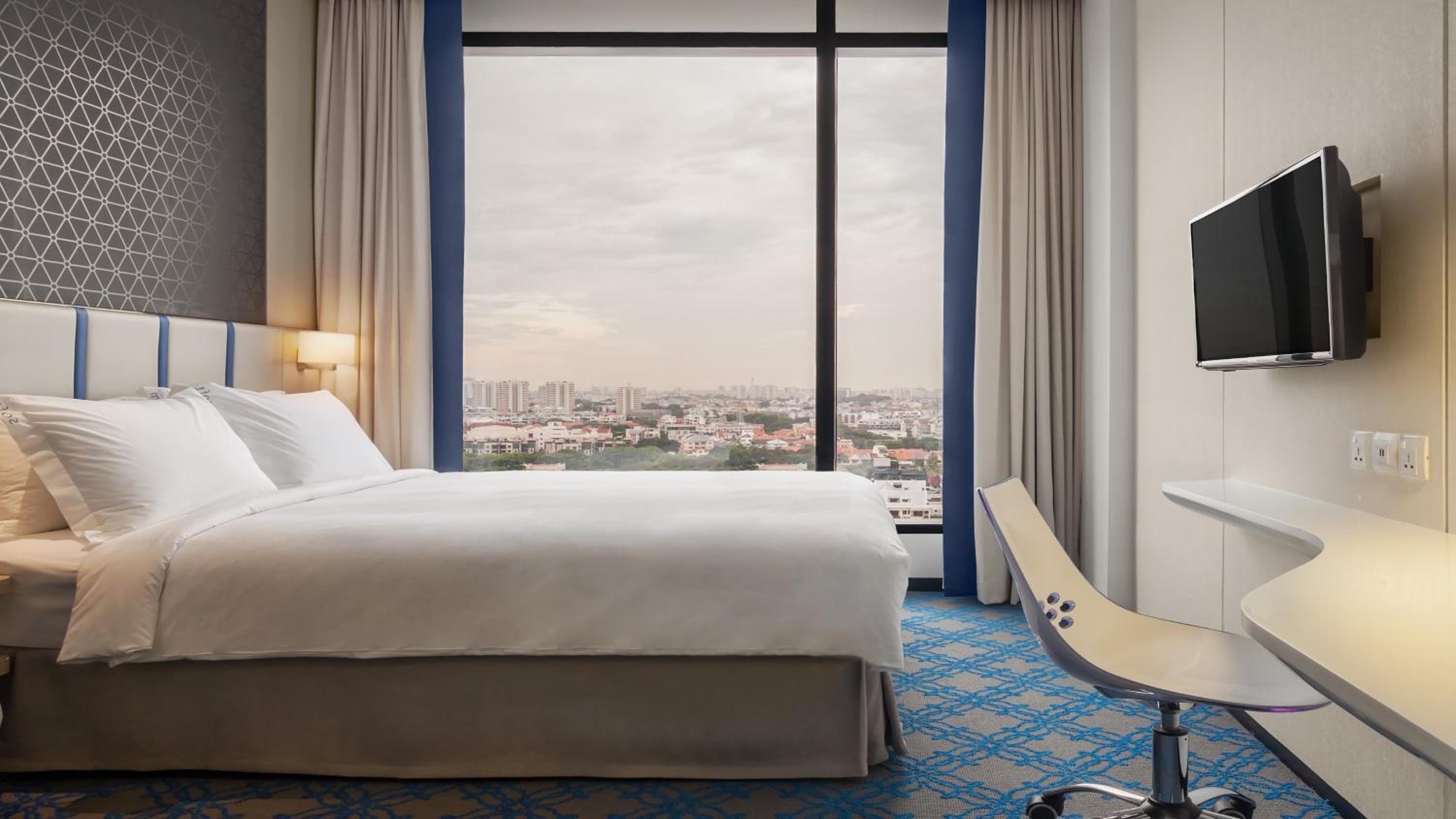 Standard Queen Room - High Floor with City View and Free Breakfast photo 2