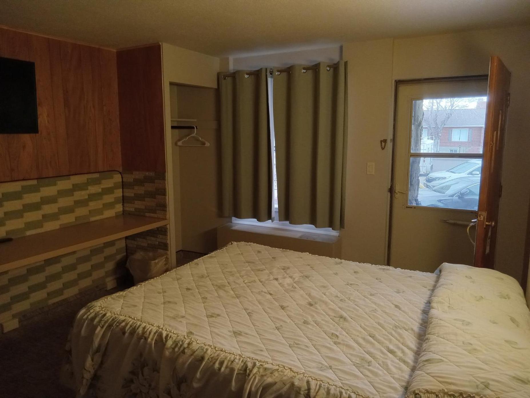 Deluxe Queen Room - Photo 2