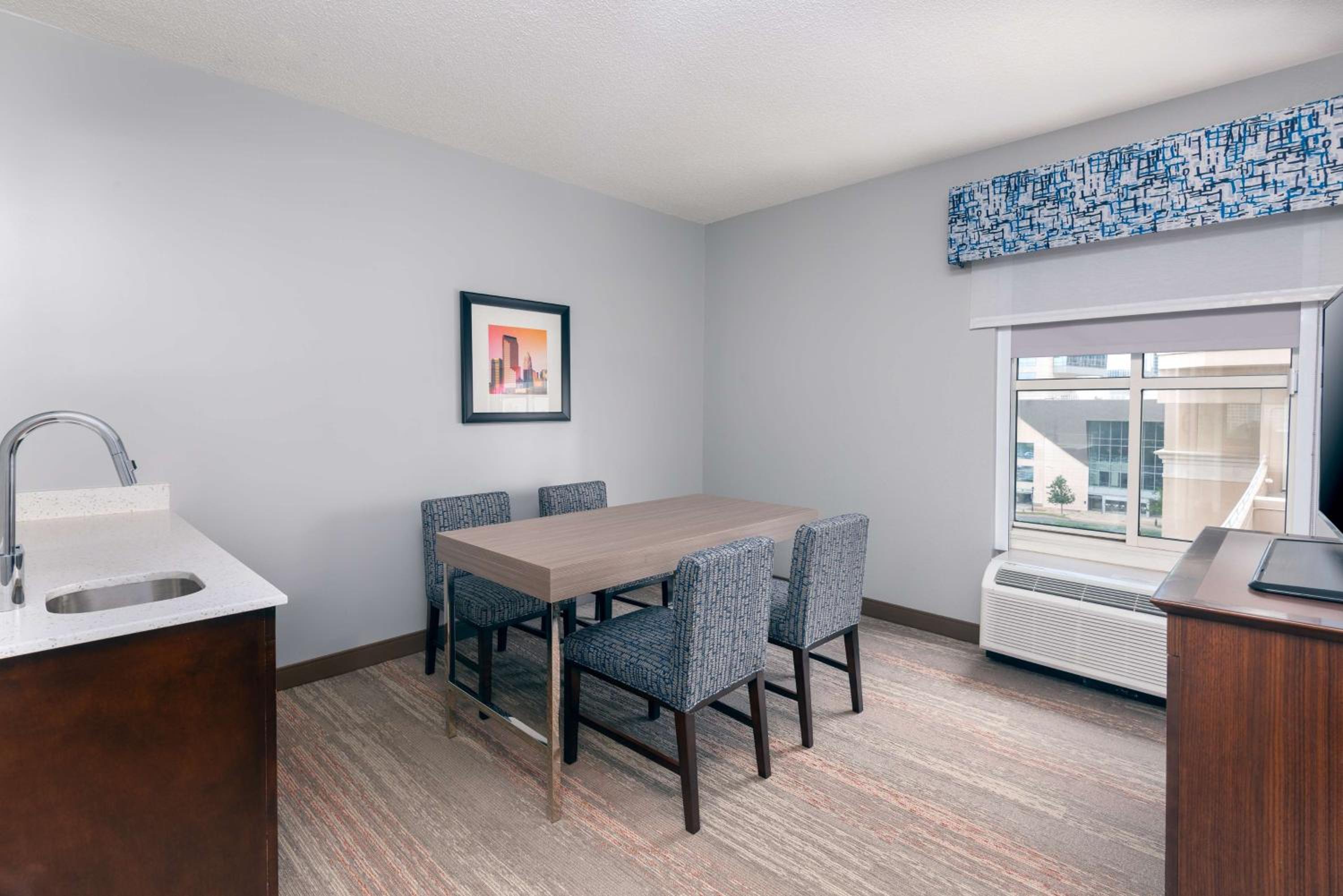 One-Bedroom King Suite - Non-Smoking - Photo 6