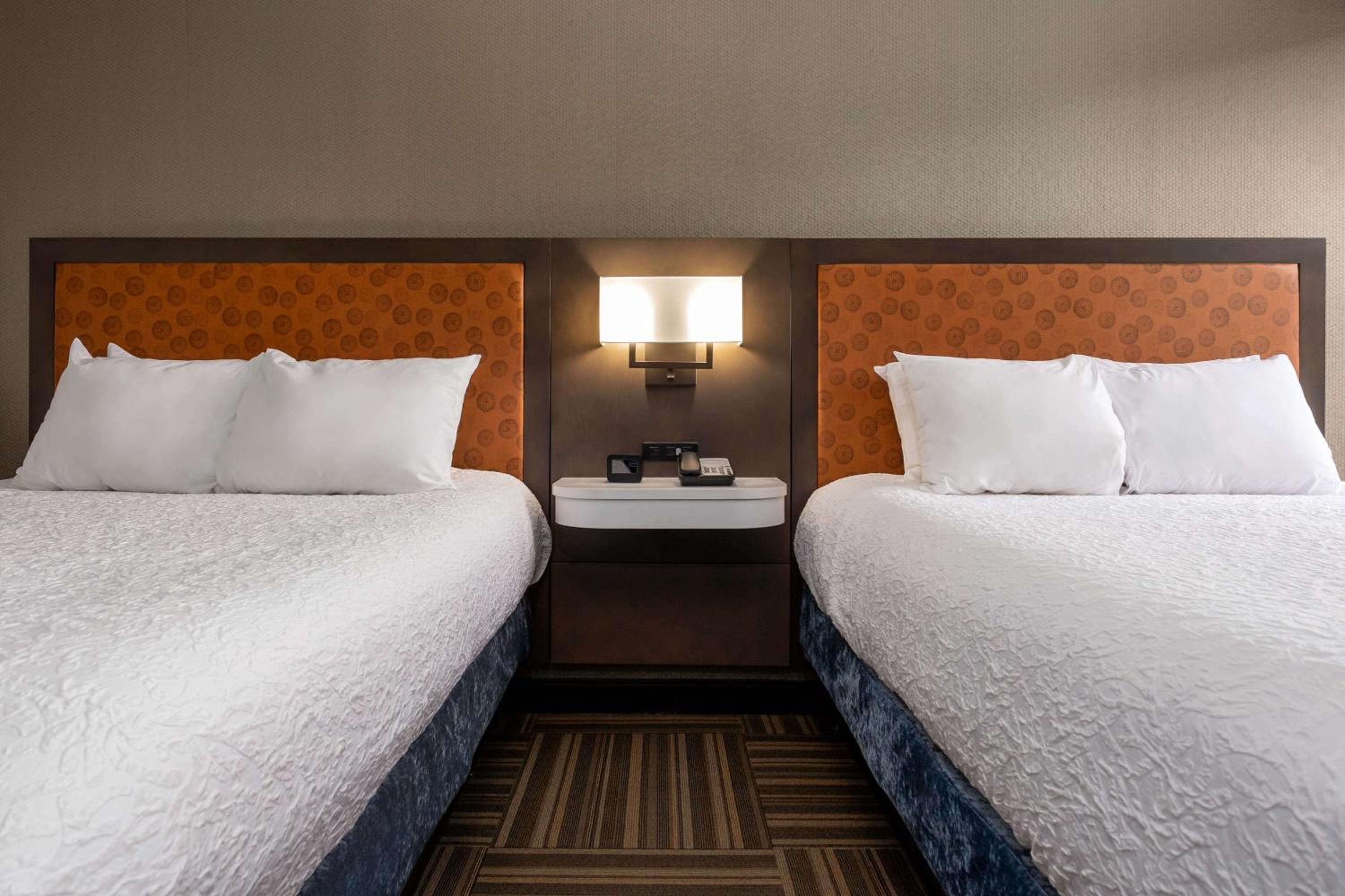 One-Bedroom Suite with Two Double Beds - Non-Smoking - Photo 2