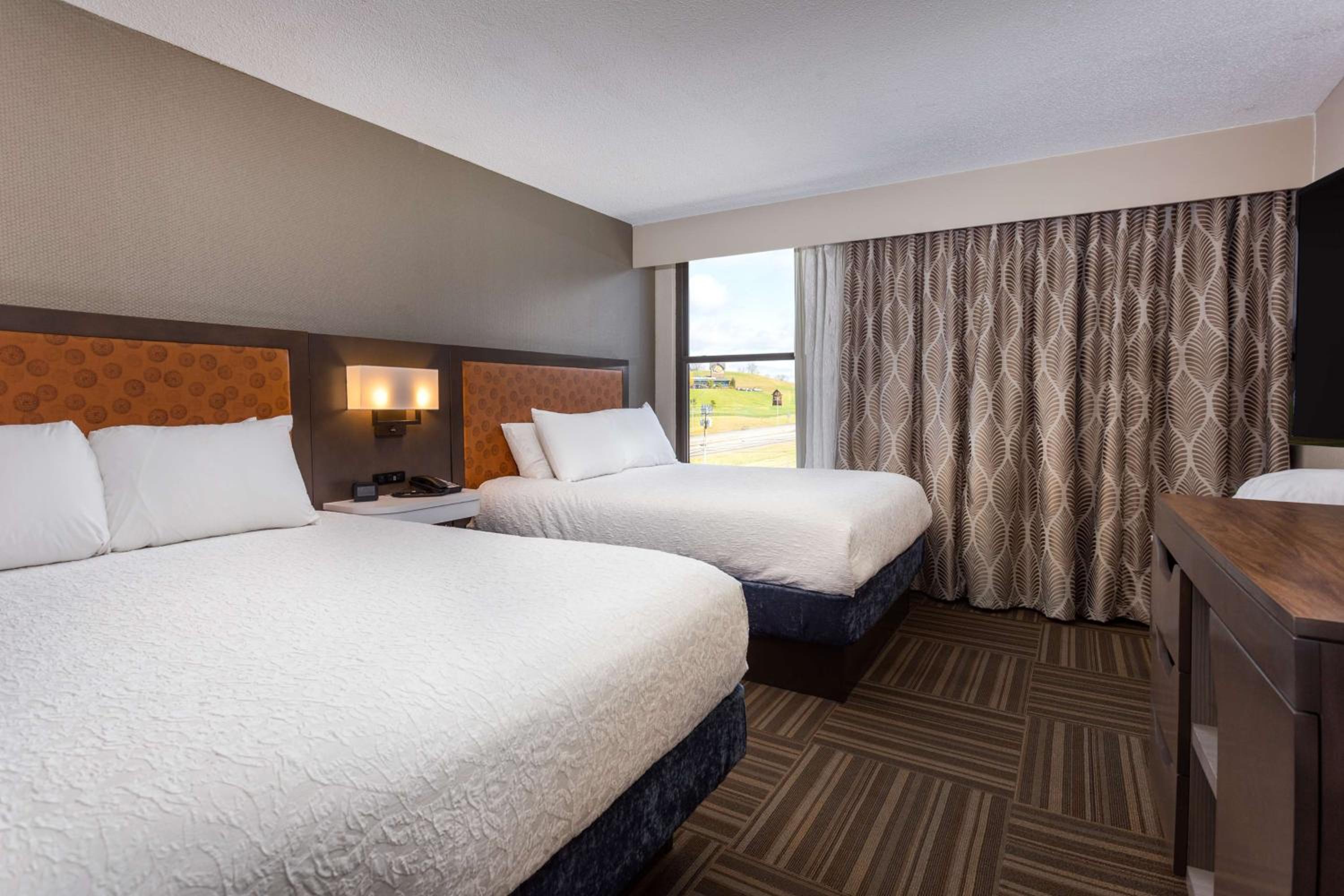 One-Bedroom Suite with Two Double Beds - Non-Smoking - Photo 5