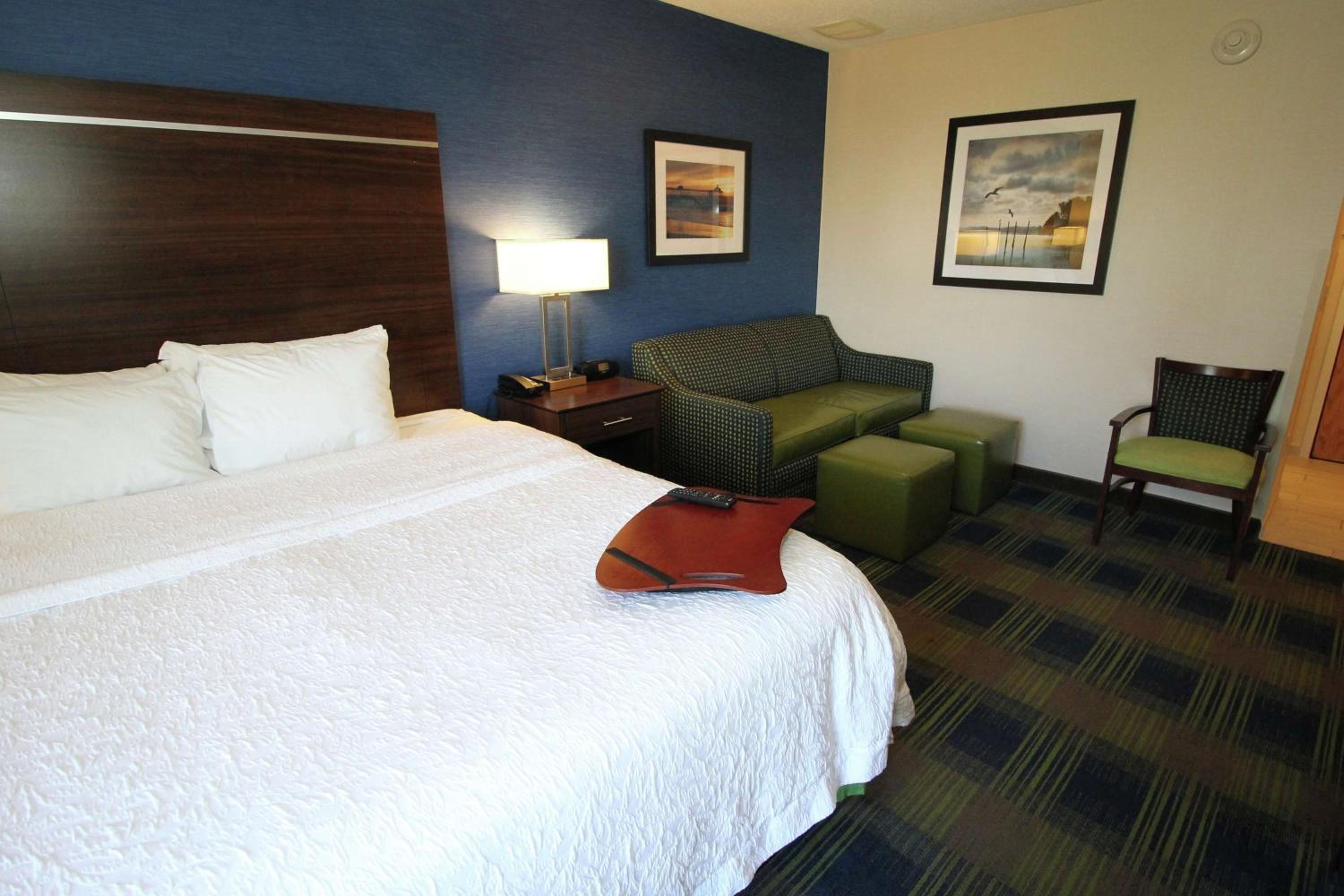 King Room with Sofa Bed - Non-Smoking - Photo 4