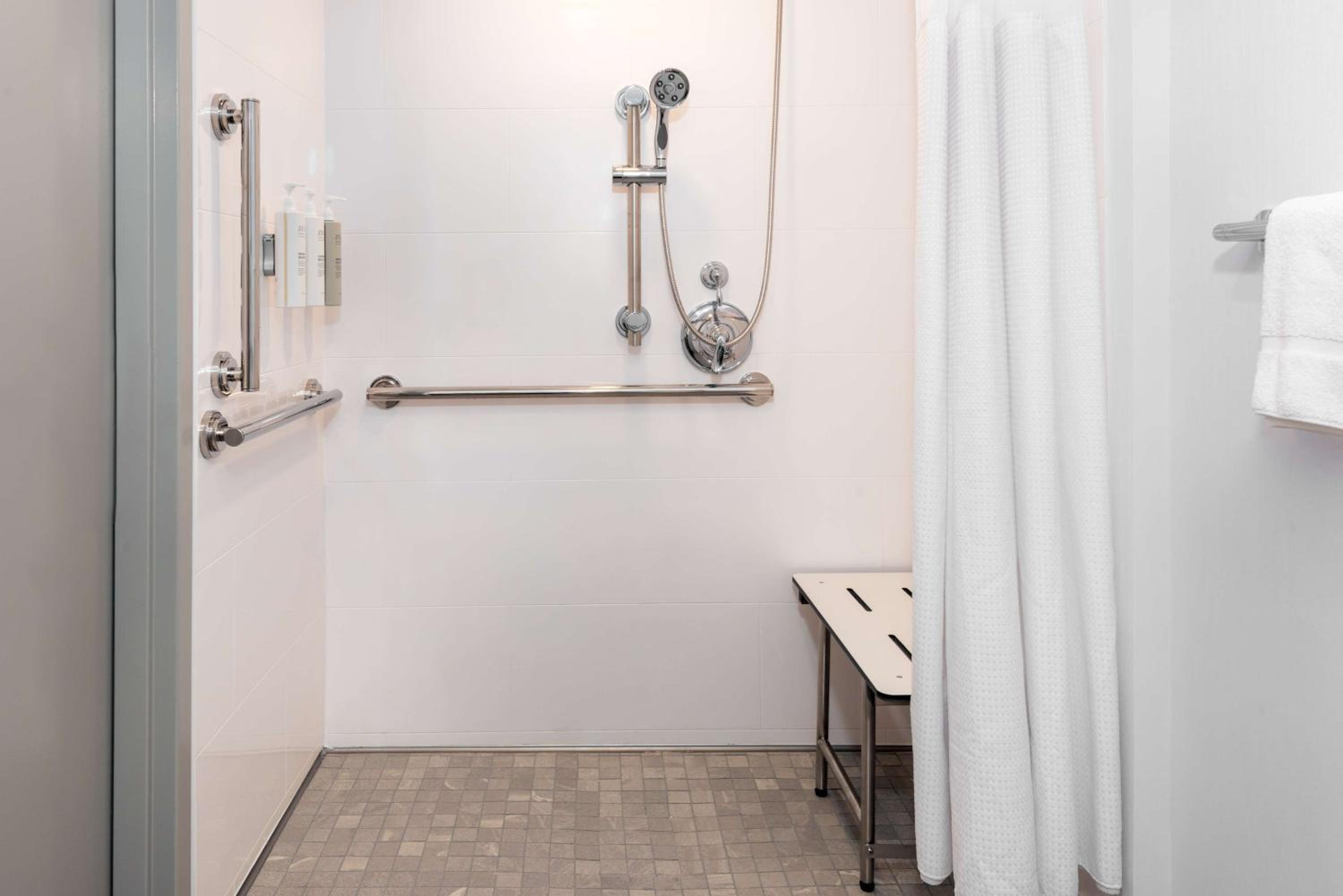 King Room with Roll-In Shower - Mobility/Hearing Accessible - Photo 4