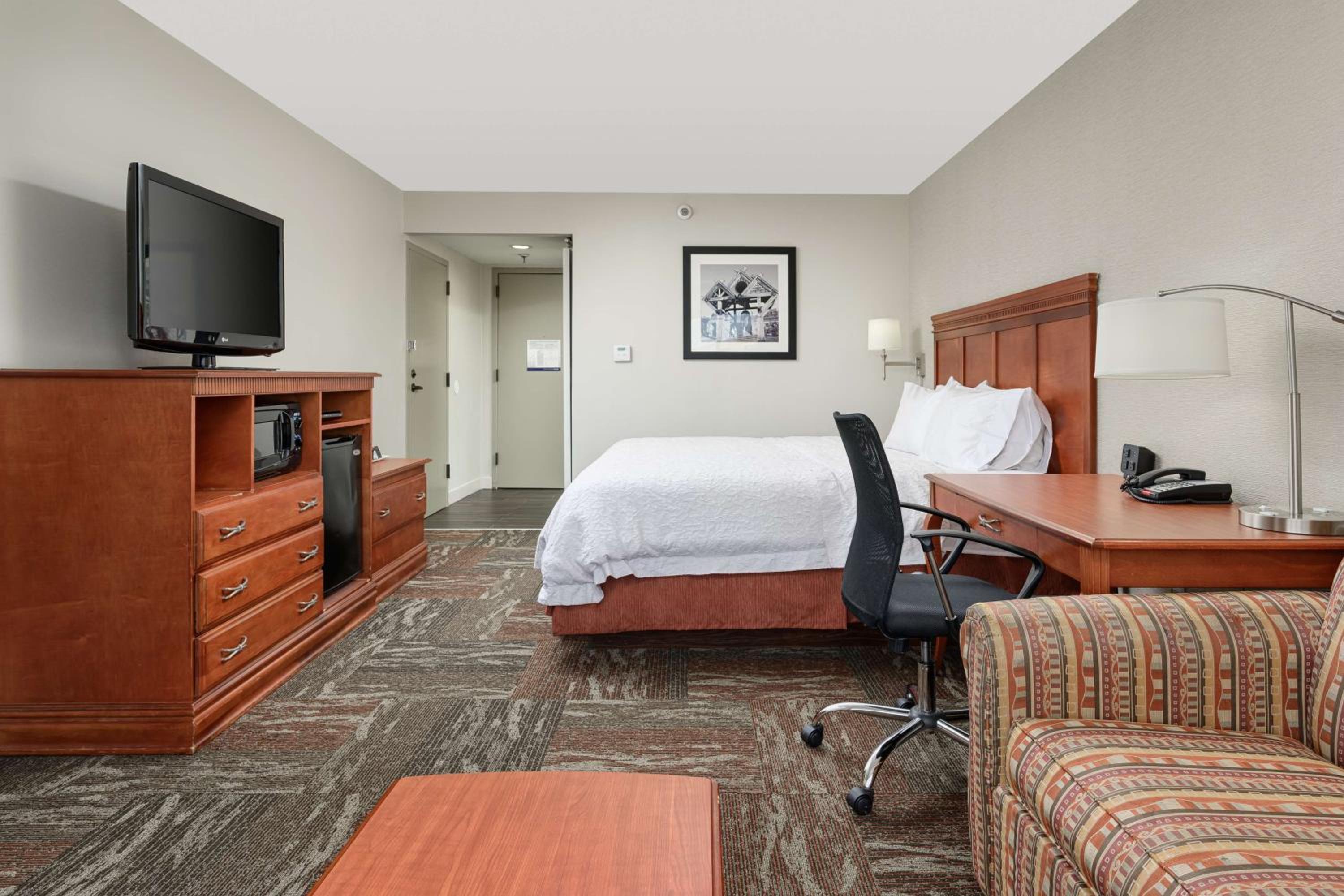 King Room with Sofa Bed and Study - Non-Smoking - Photo 1