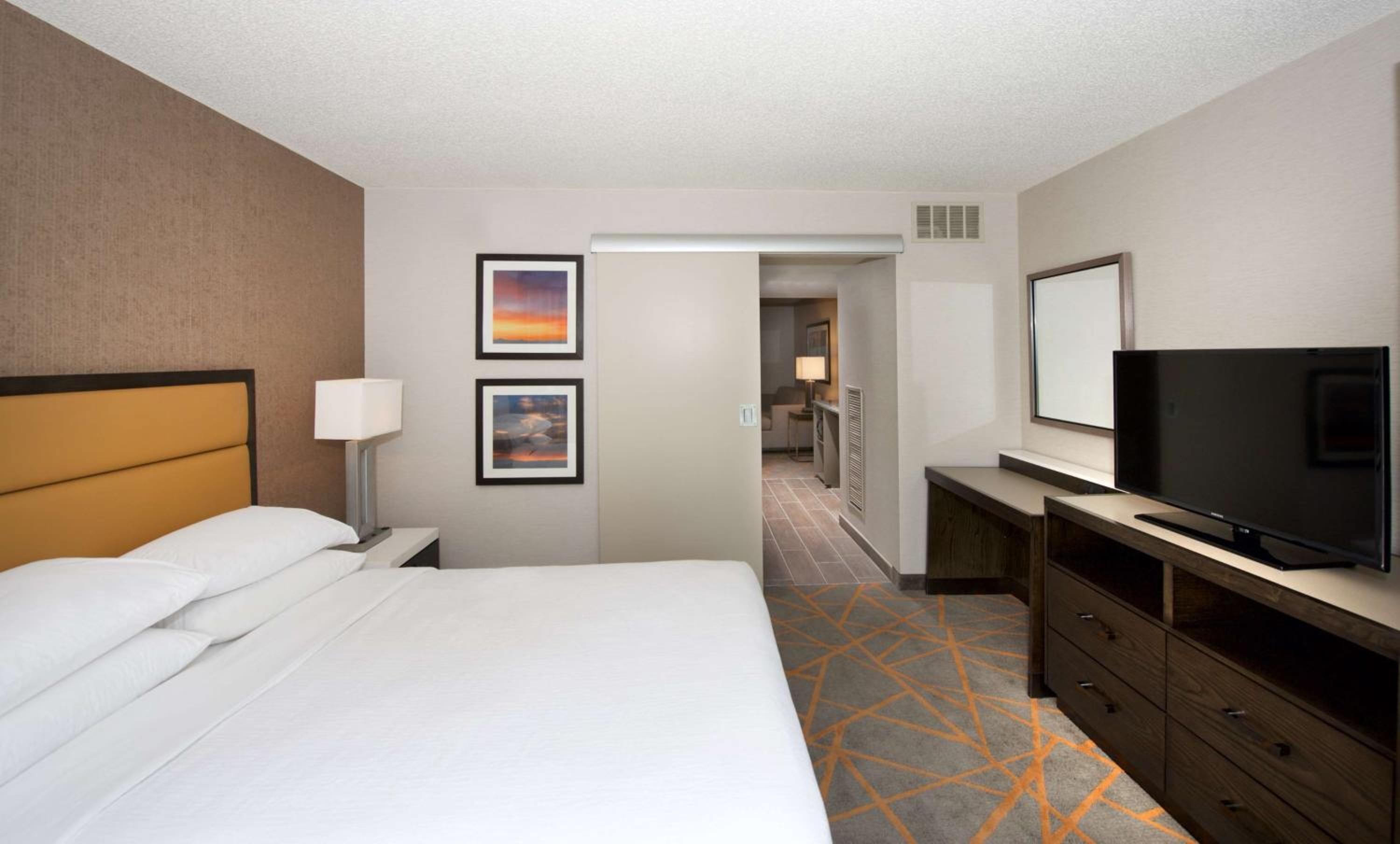Two-Room King Suite with Balcony - Non-Smoking - Photo 2
