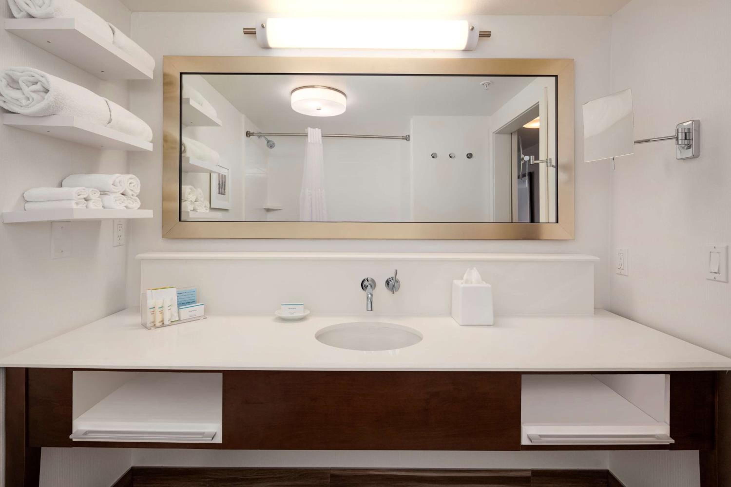 King Studio Suite - Non-Smoking - Photo 3