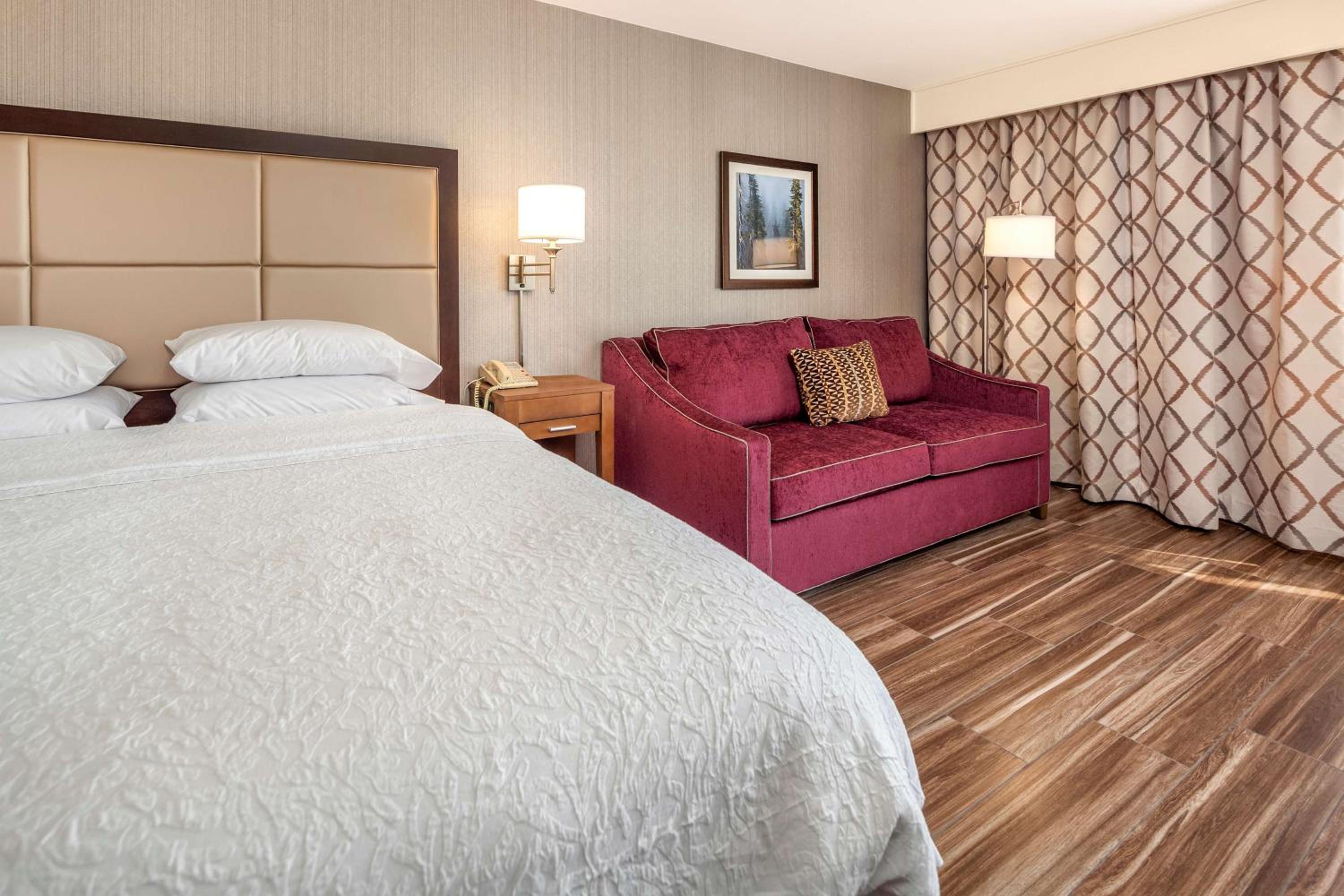 King Room with Sofa Bed - Non-Smoking - Photo 3