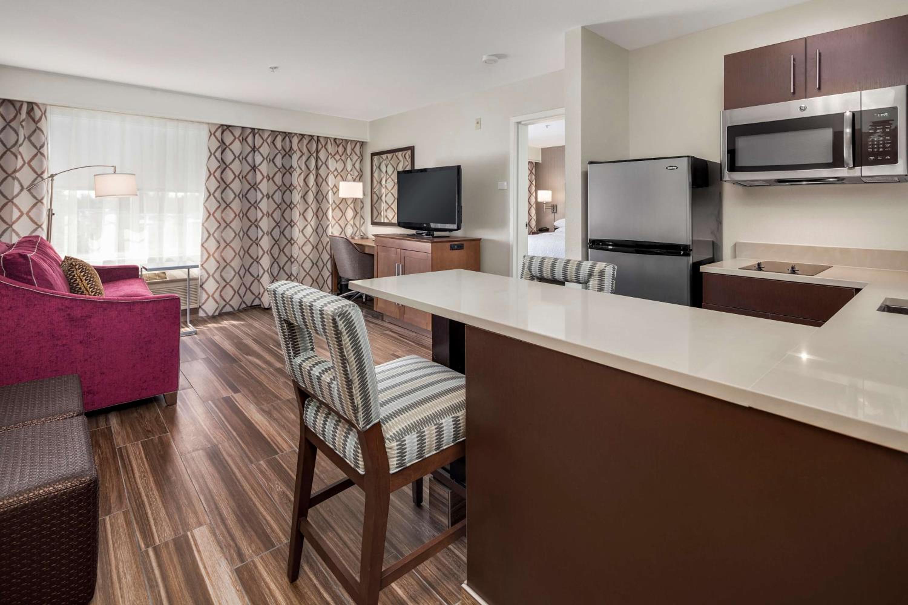 One-Bedroom King Suite - Non-Smoking - Photo 3