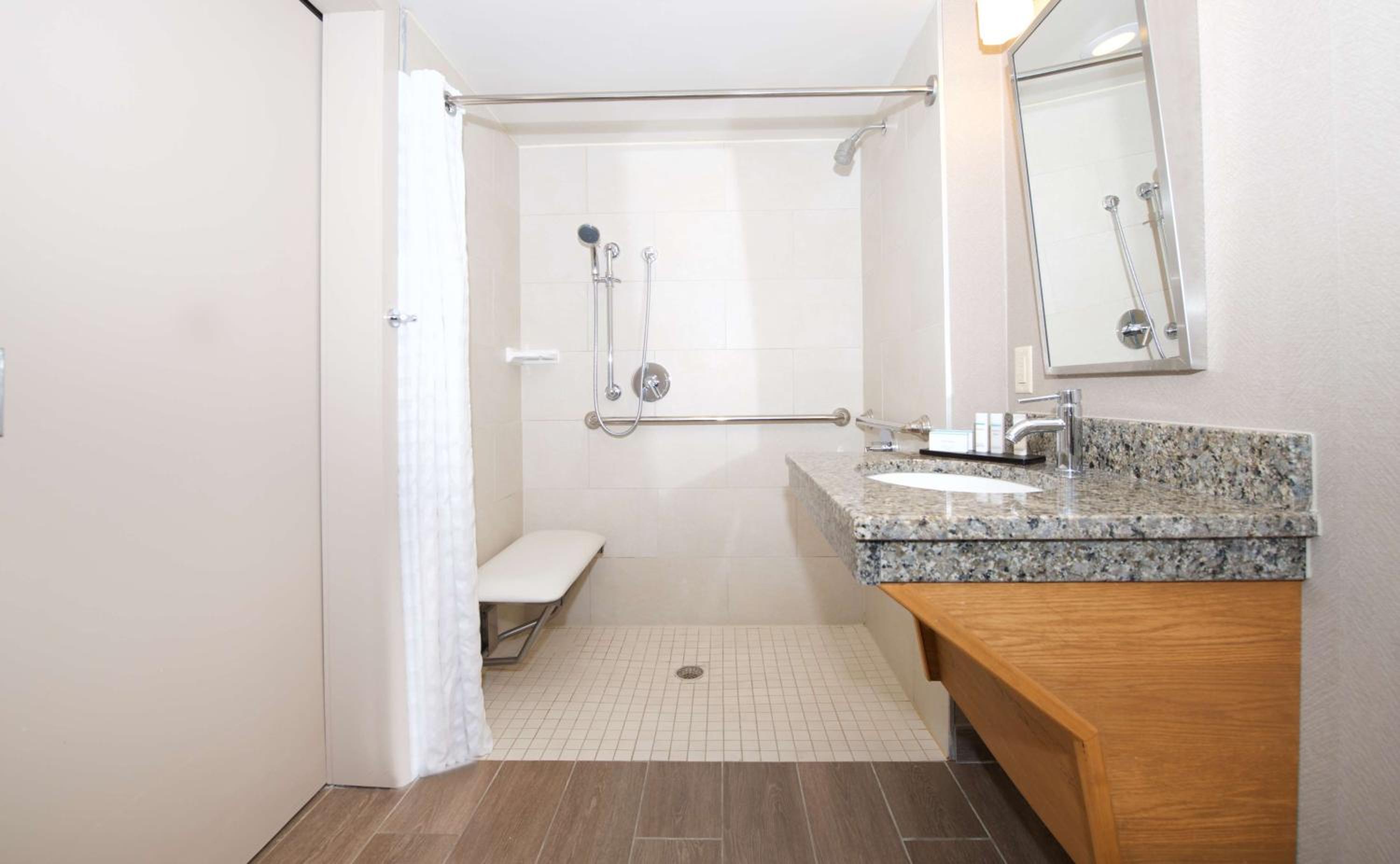 One-Bedroom Suite - Hearing Access - Photo 3