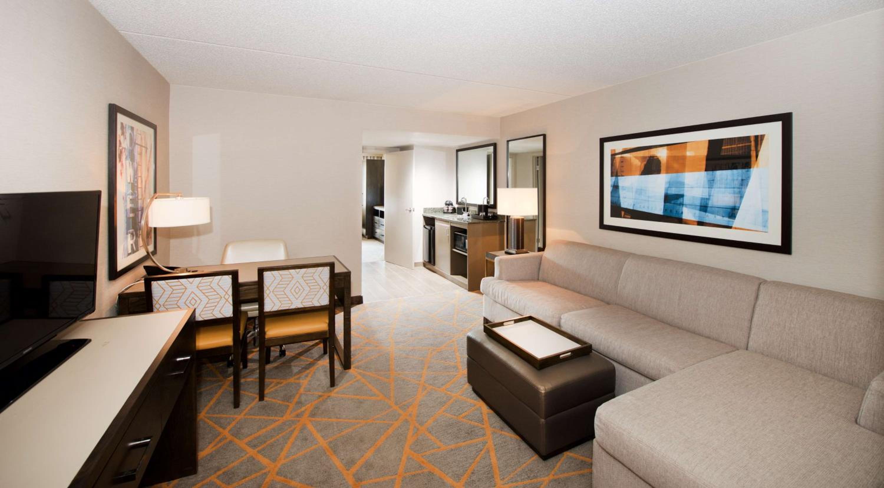 Two-Room King Suite - Non-Smoking - Photo 4