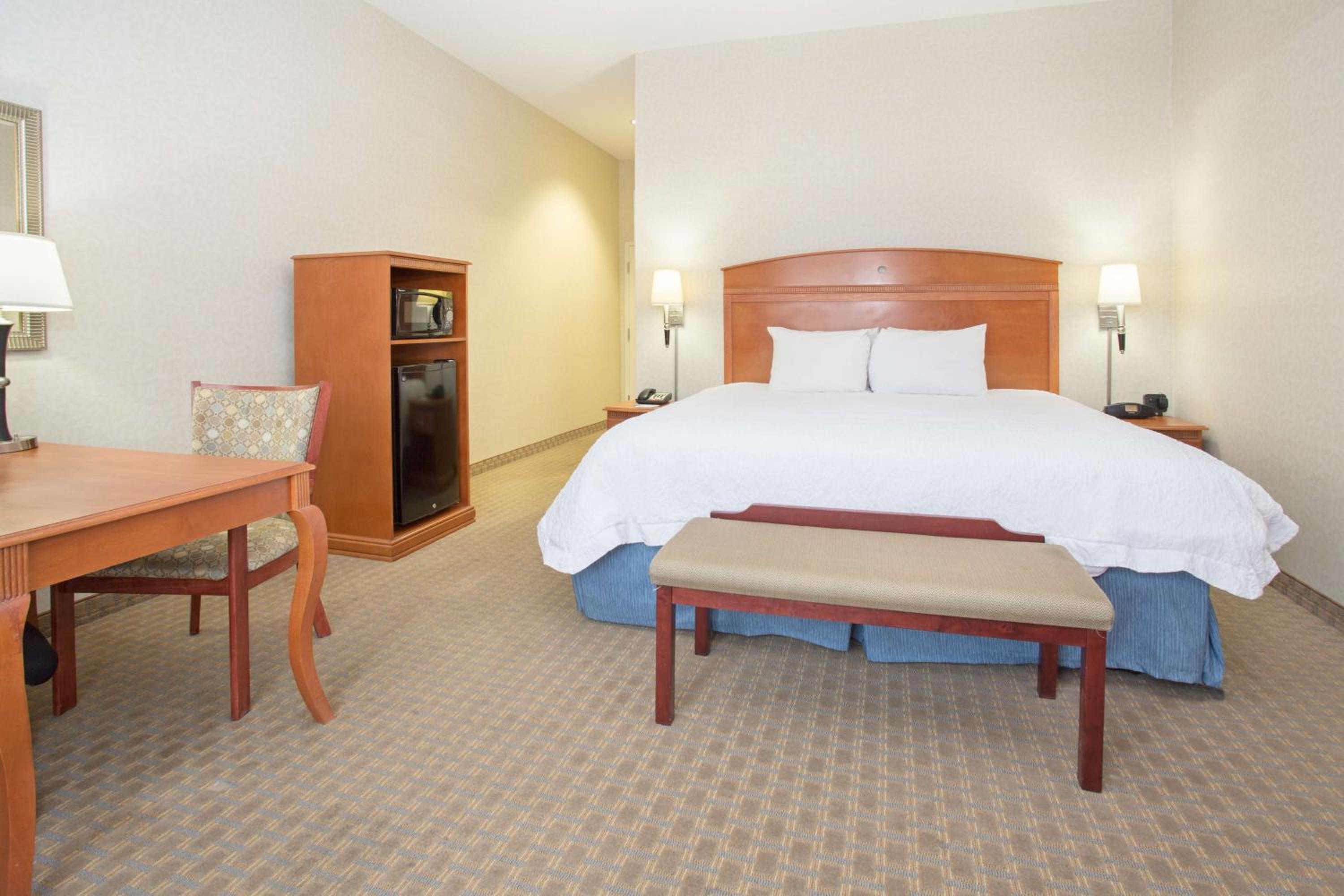 King Room - Non-Smoking - Photo 1