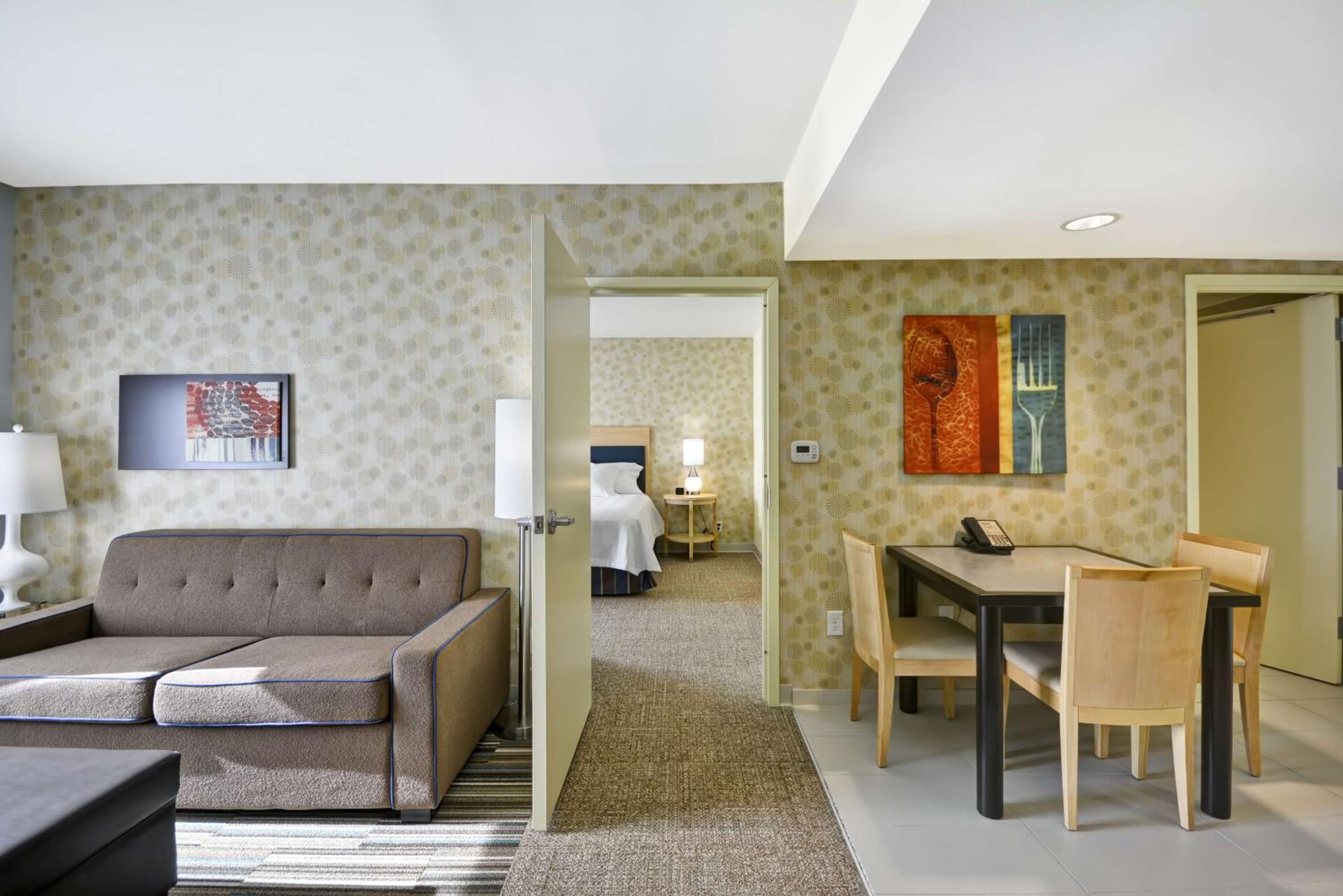 Queen Suite - Mobility Access/Non-Smoking photo 1