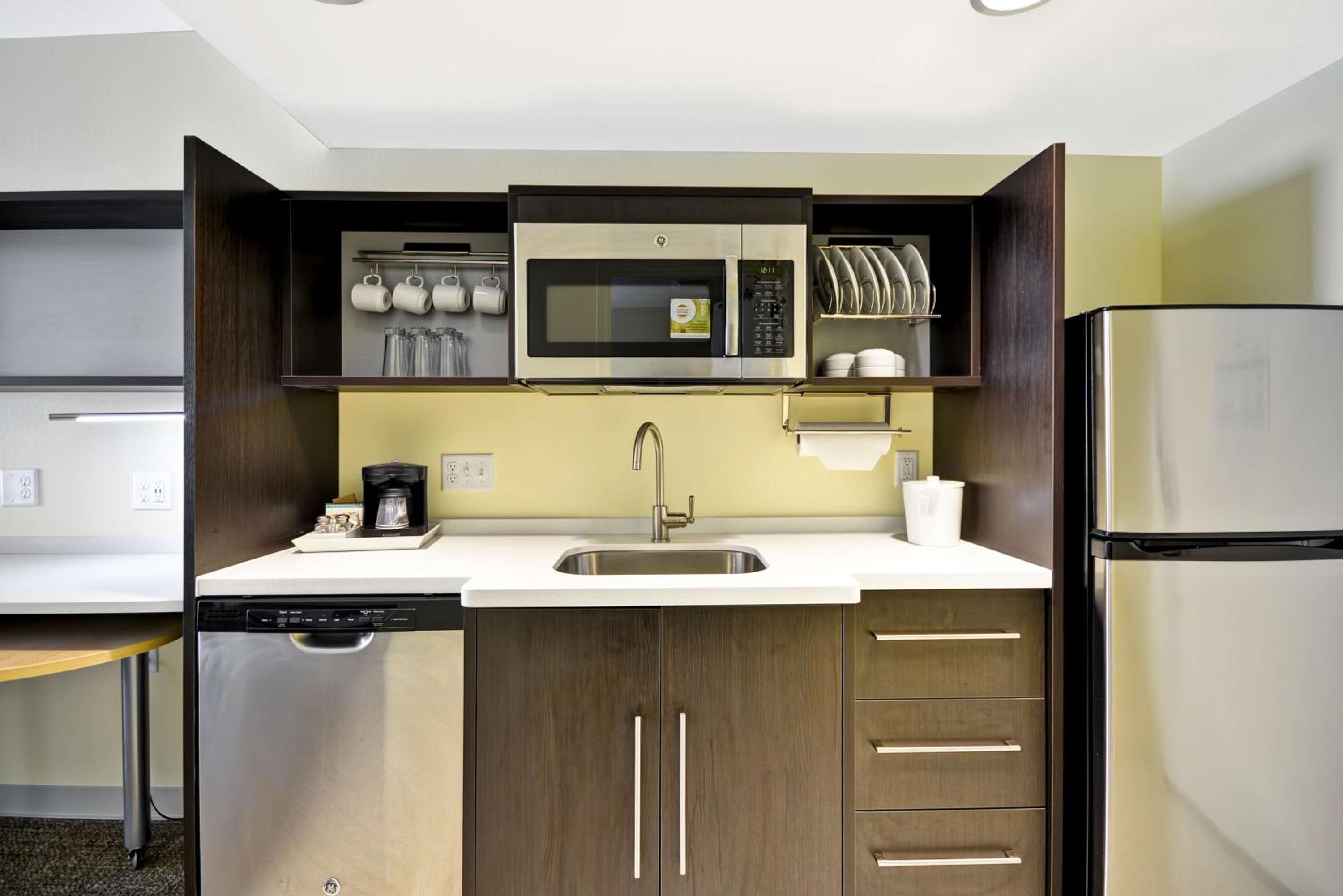 Studio Suite with Two Queen Beds - Hearing Access/Non-Smoking photo 2