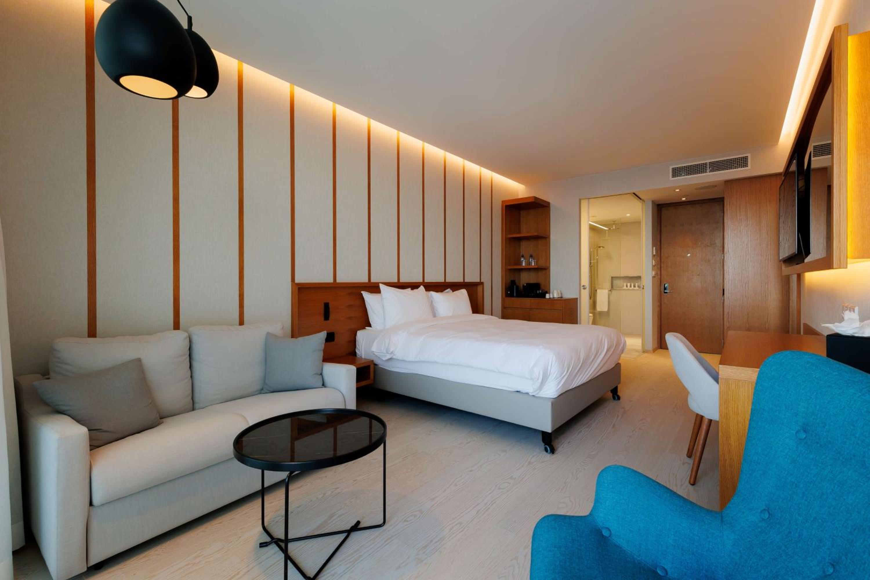 Superior Room with Balcony and Sea View - Photo 3