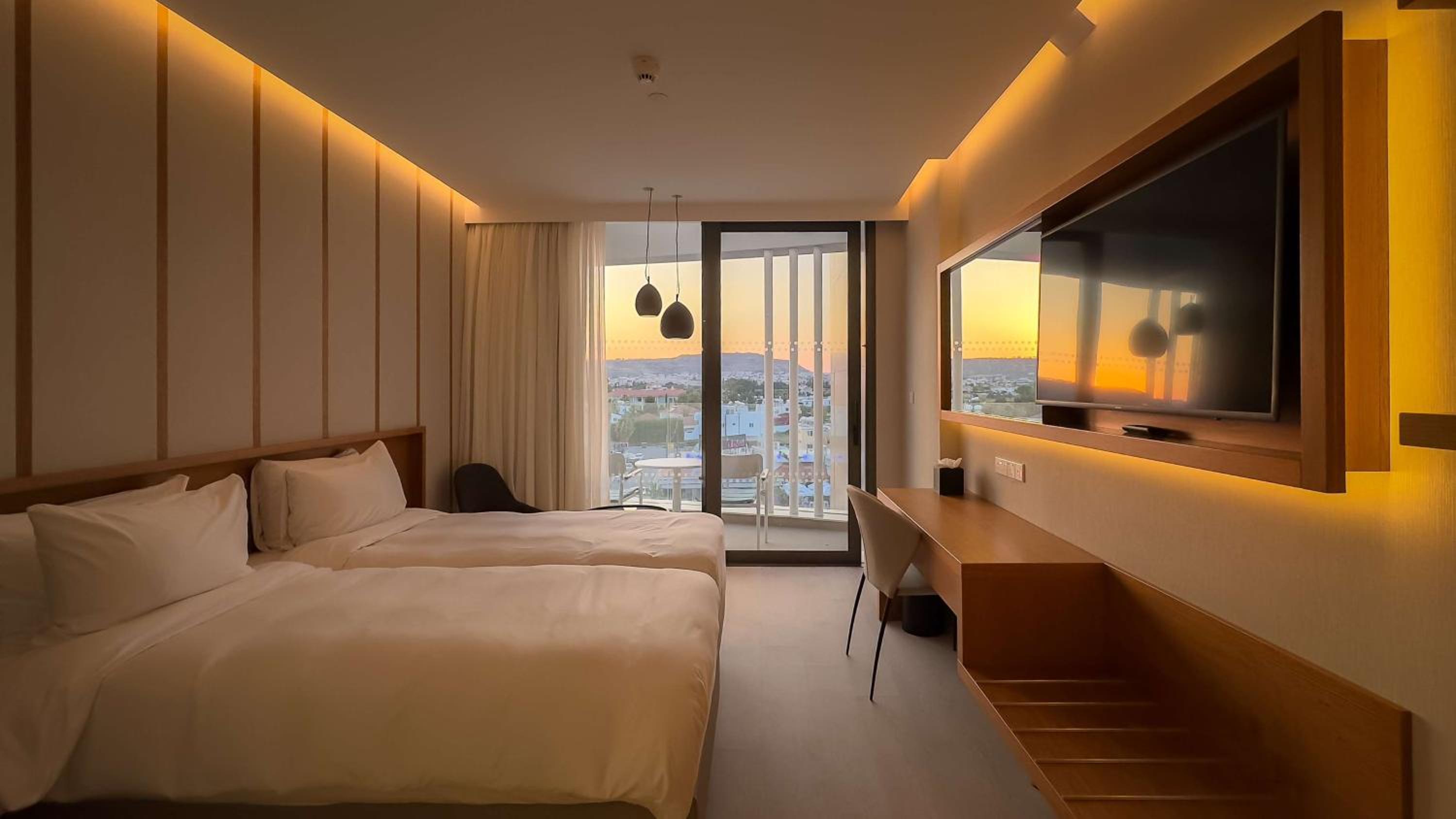 Standard Room with Balcony - Photo 3