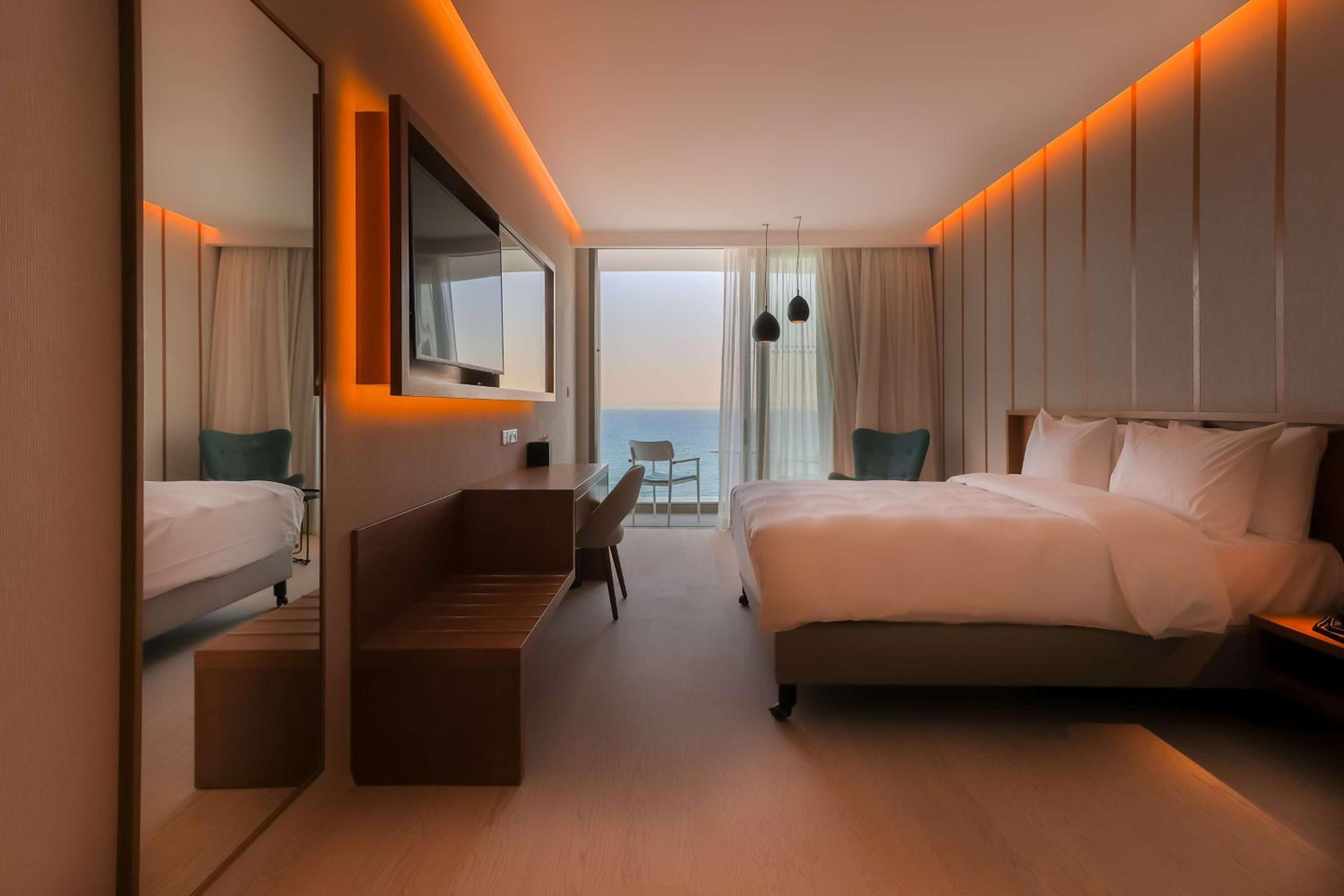 Standard Room with Balcony and Sea view - Photo 1