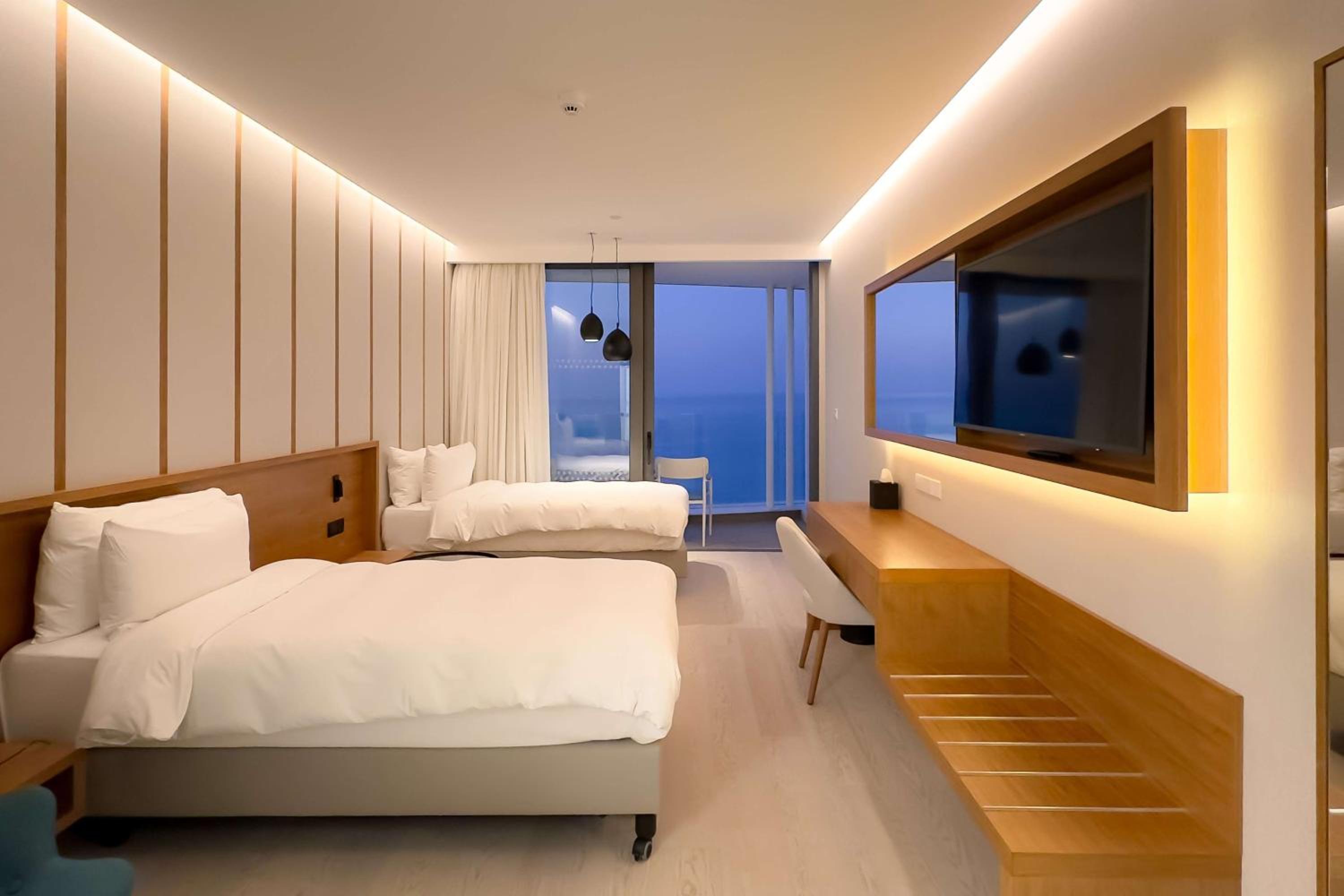 Superior Room with Balcony and Sea View - Photo 1