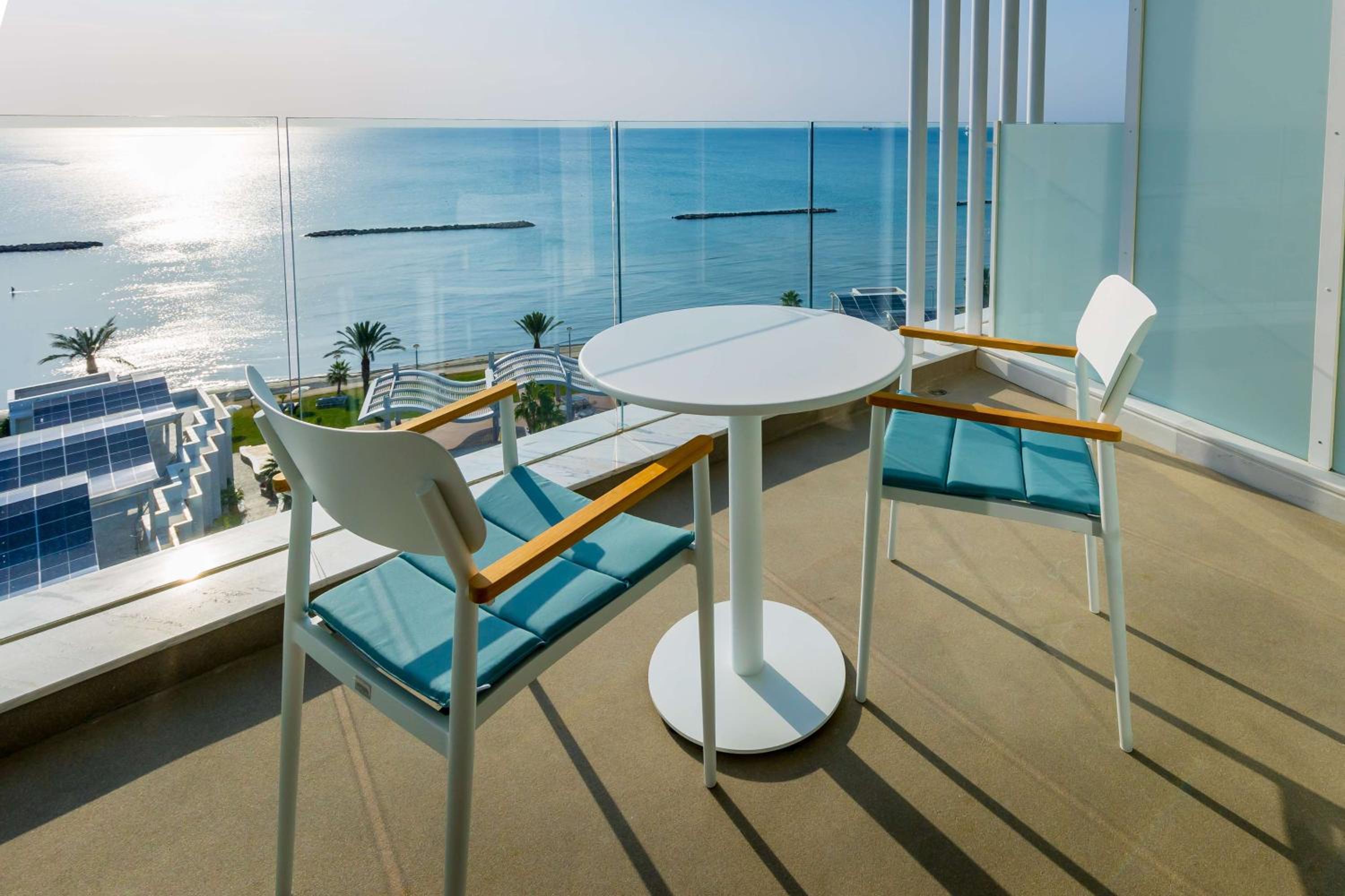 Superior Room with Balcony and Sea View - Photo 5