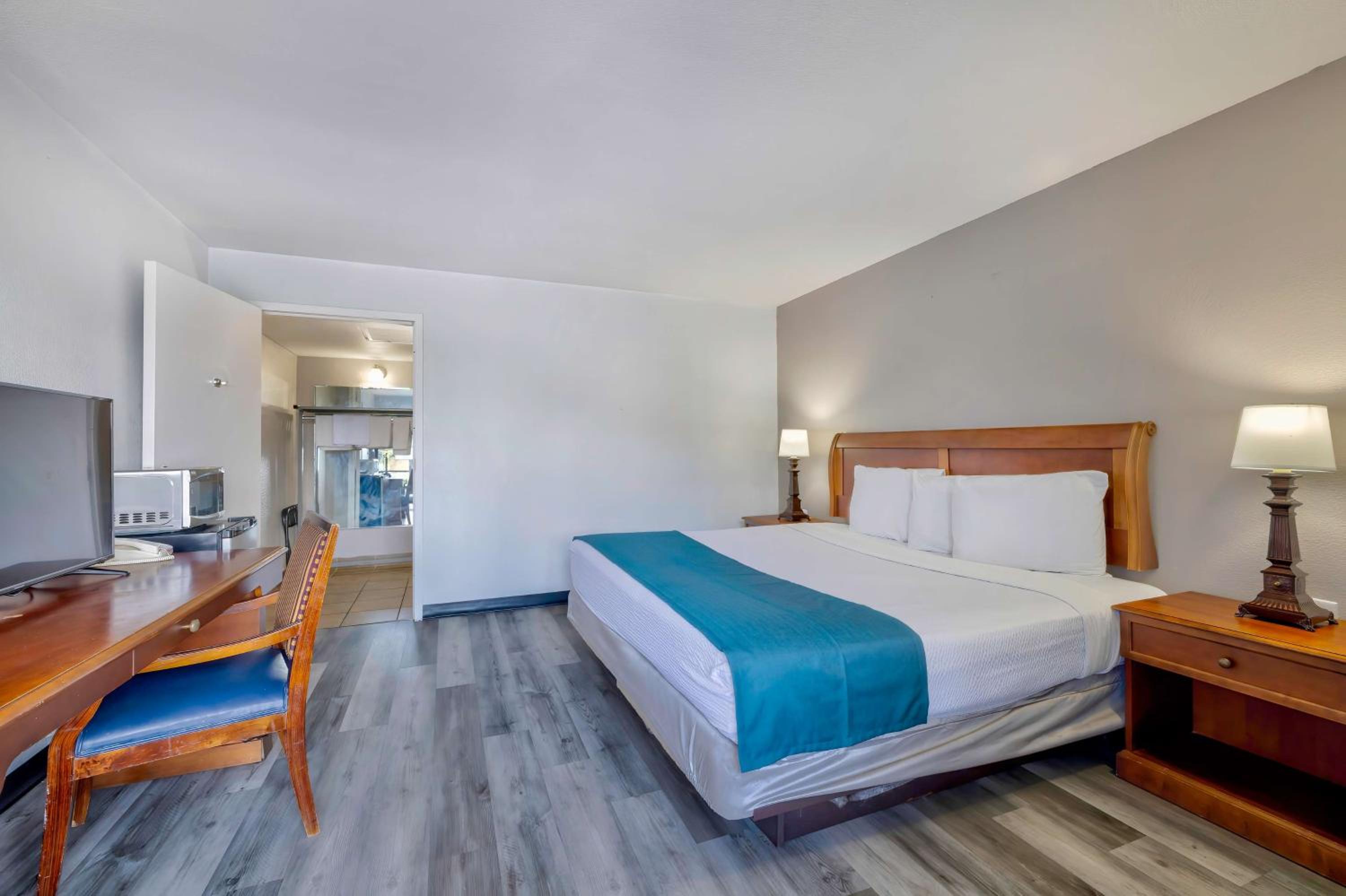 King Room - Disability Access - Non-Smoking - Photo 1