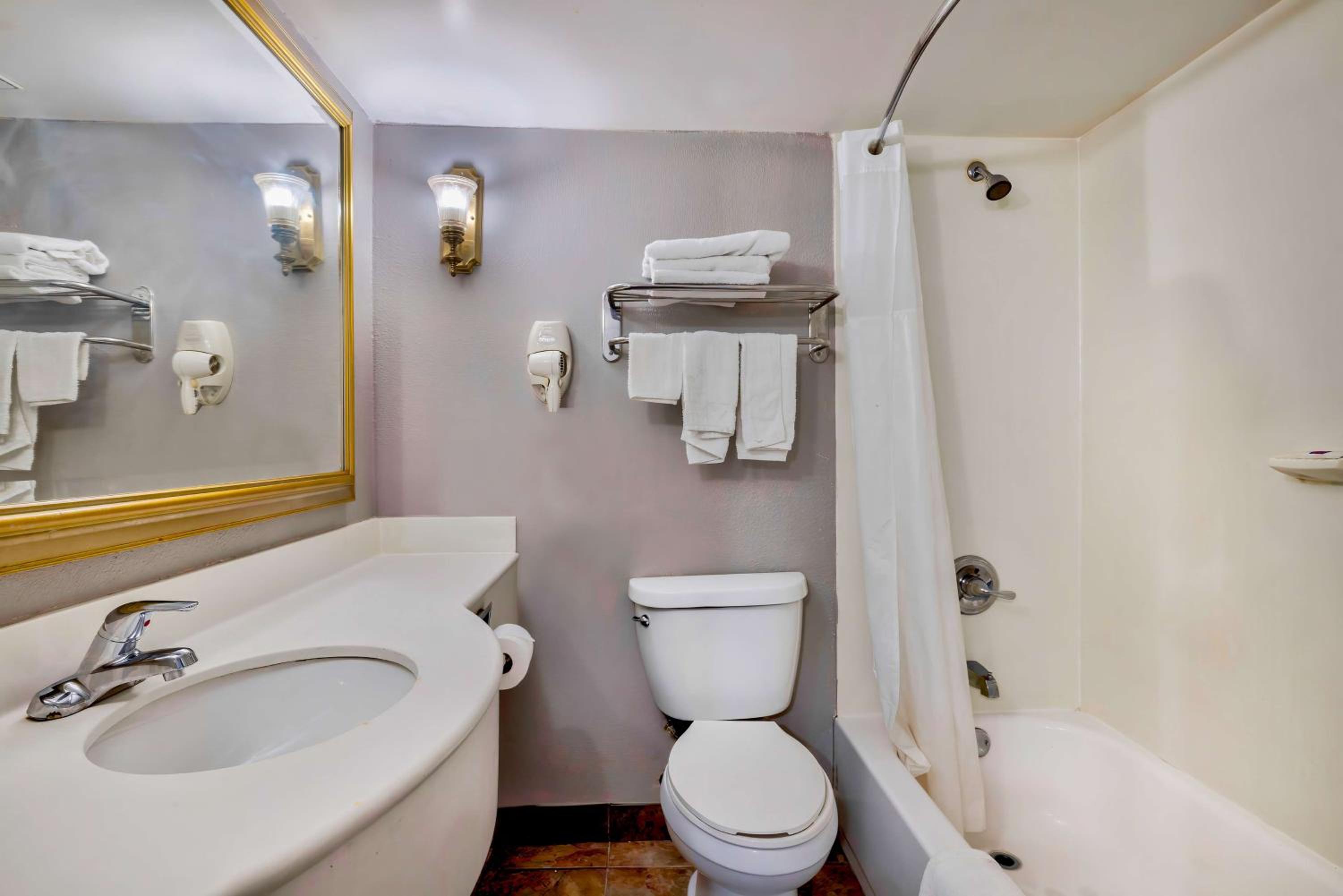 King Room - Non-Smoking - Photo 5