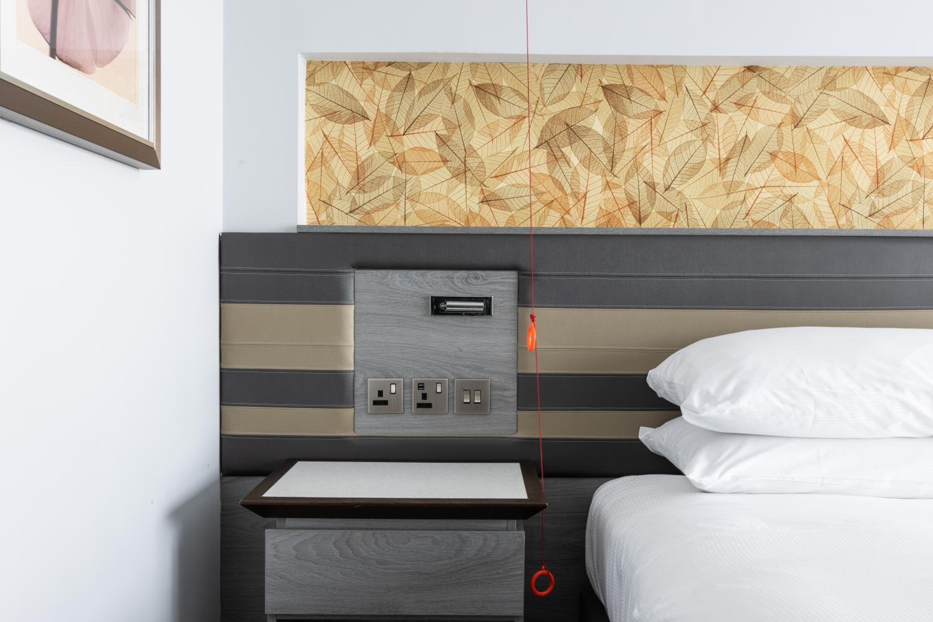 Twin Room - Mobility Access - Photo 3