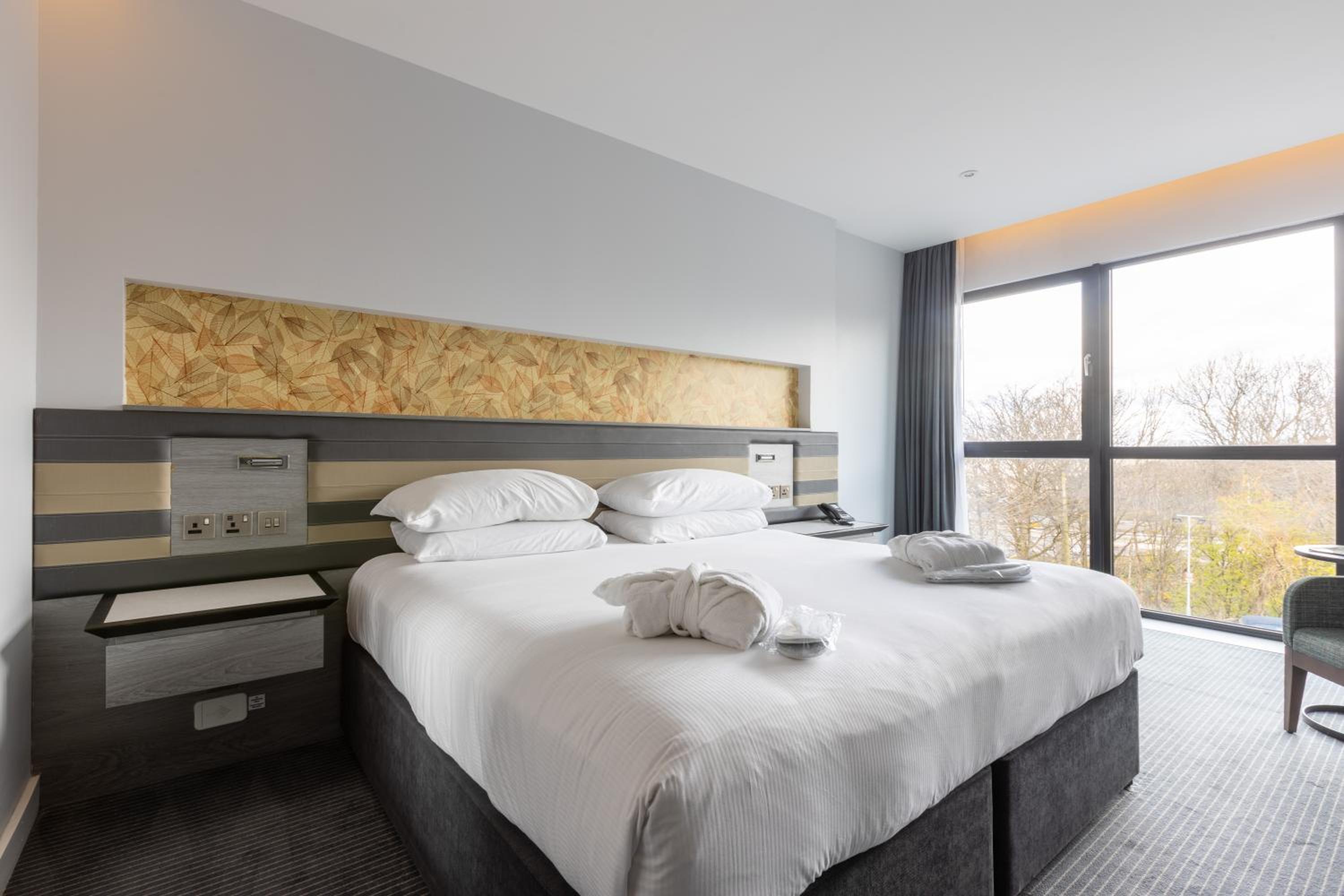 Deluxe King Room - Photo 2