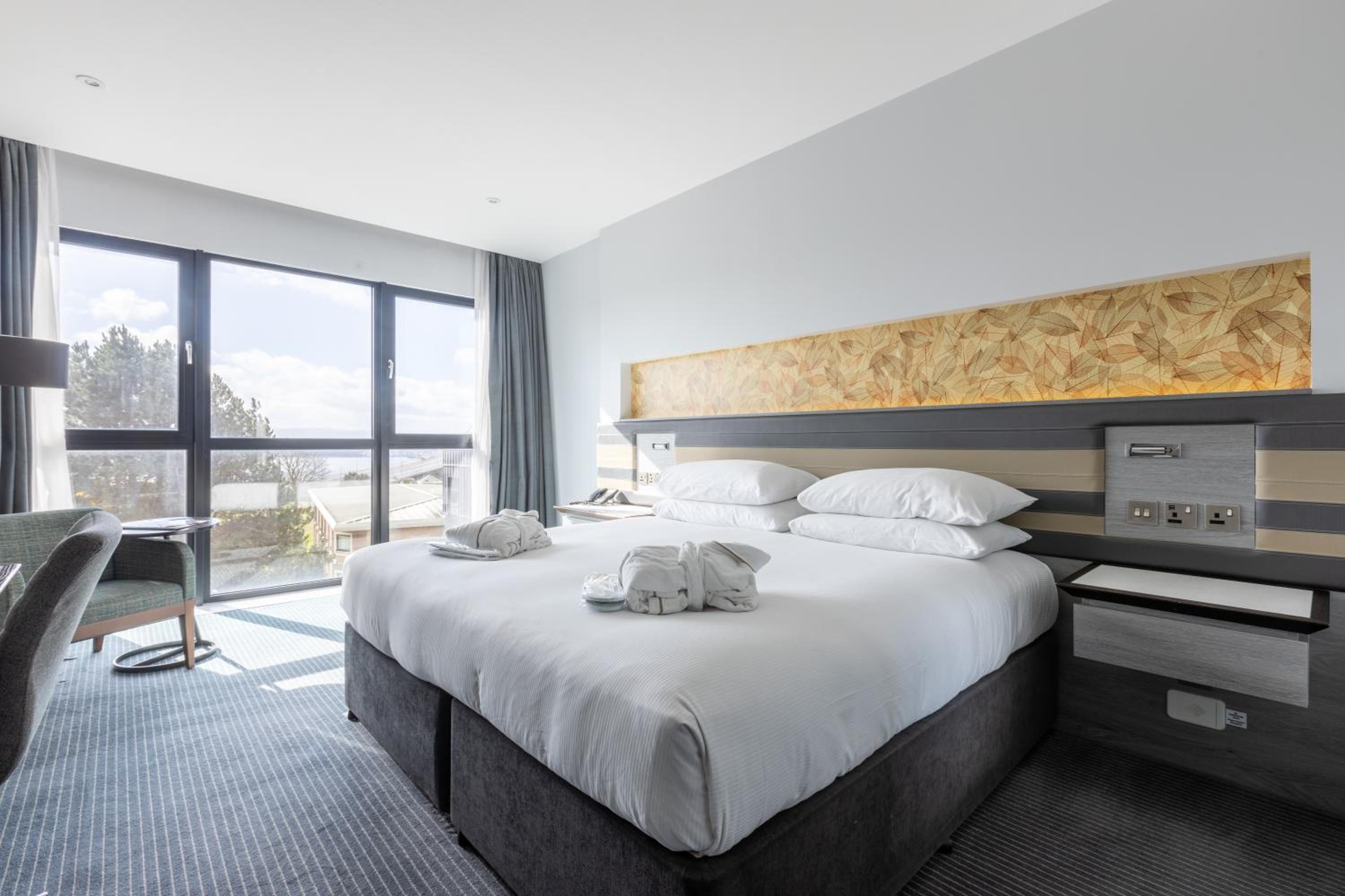 Deluxe King Room - Photo 4