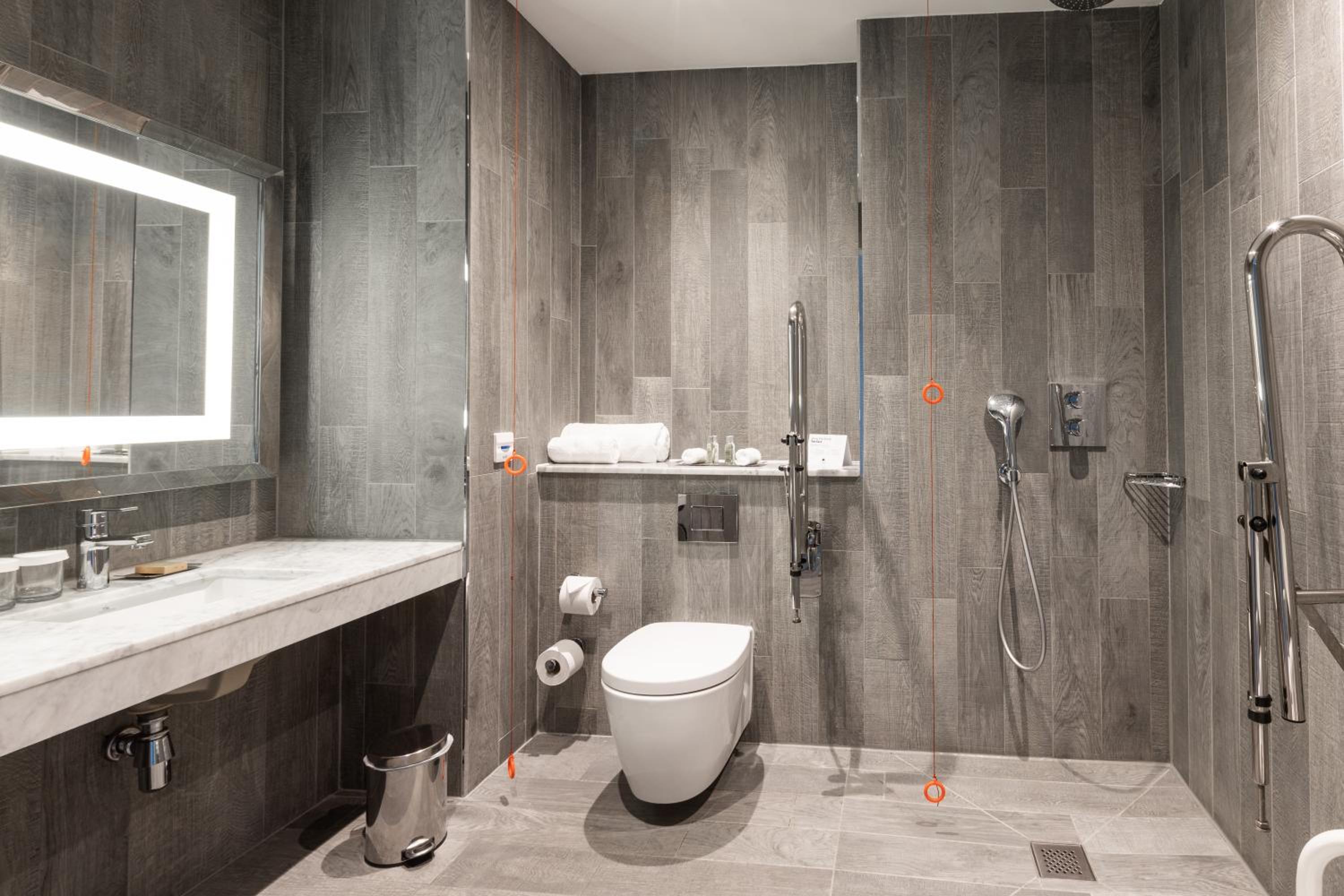 Twin Room - Mobility Access - Photo 6