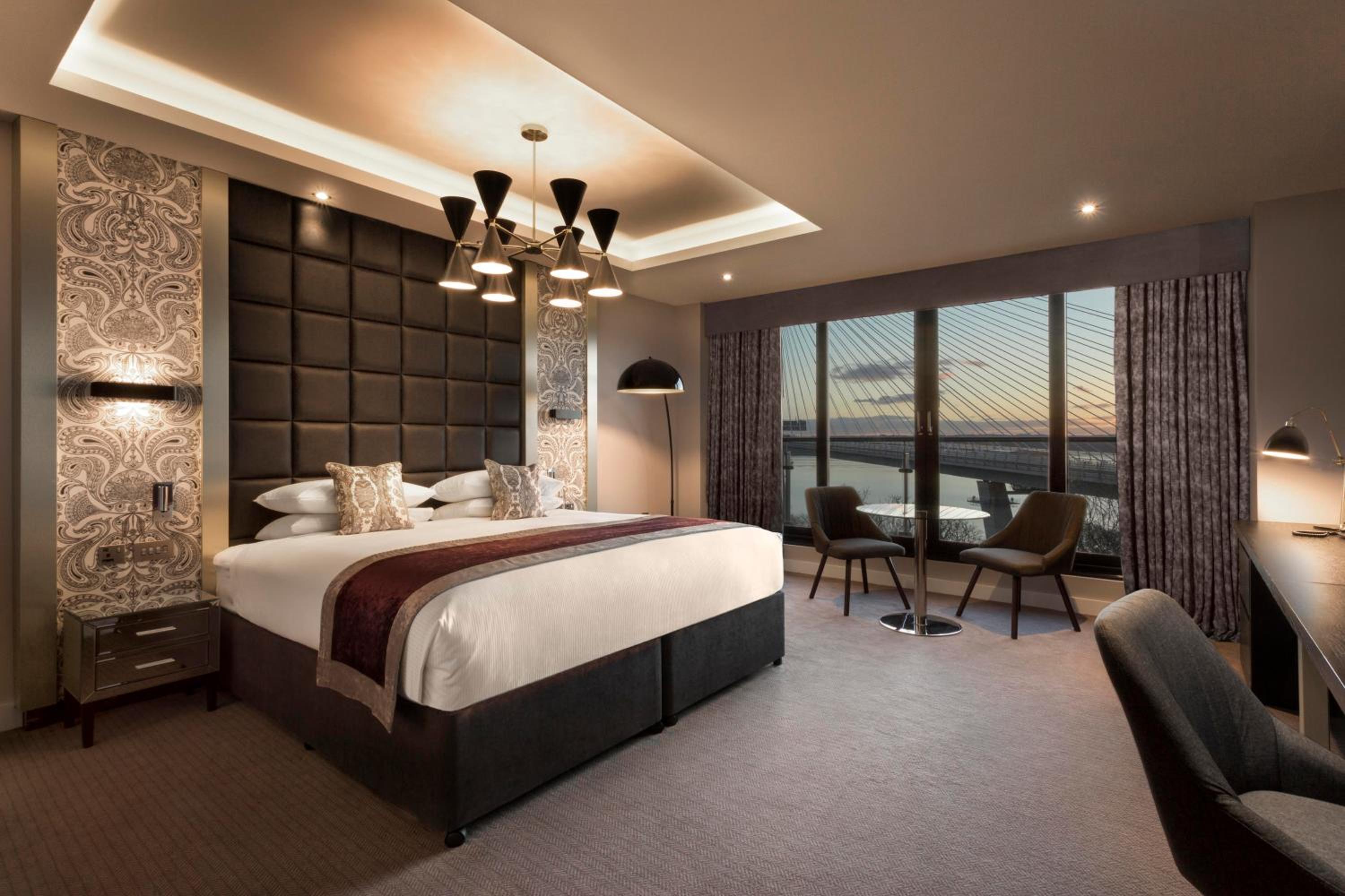 Junior King Suite with View
