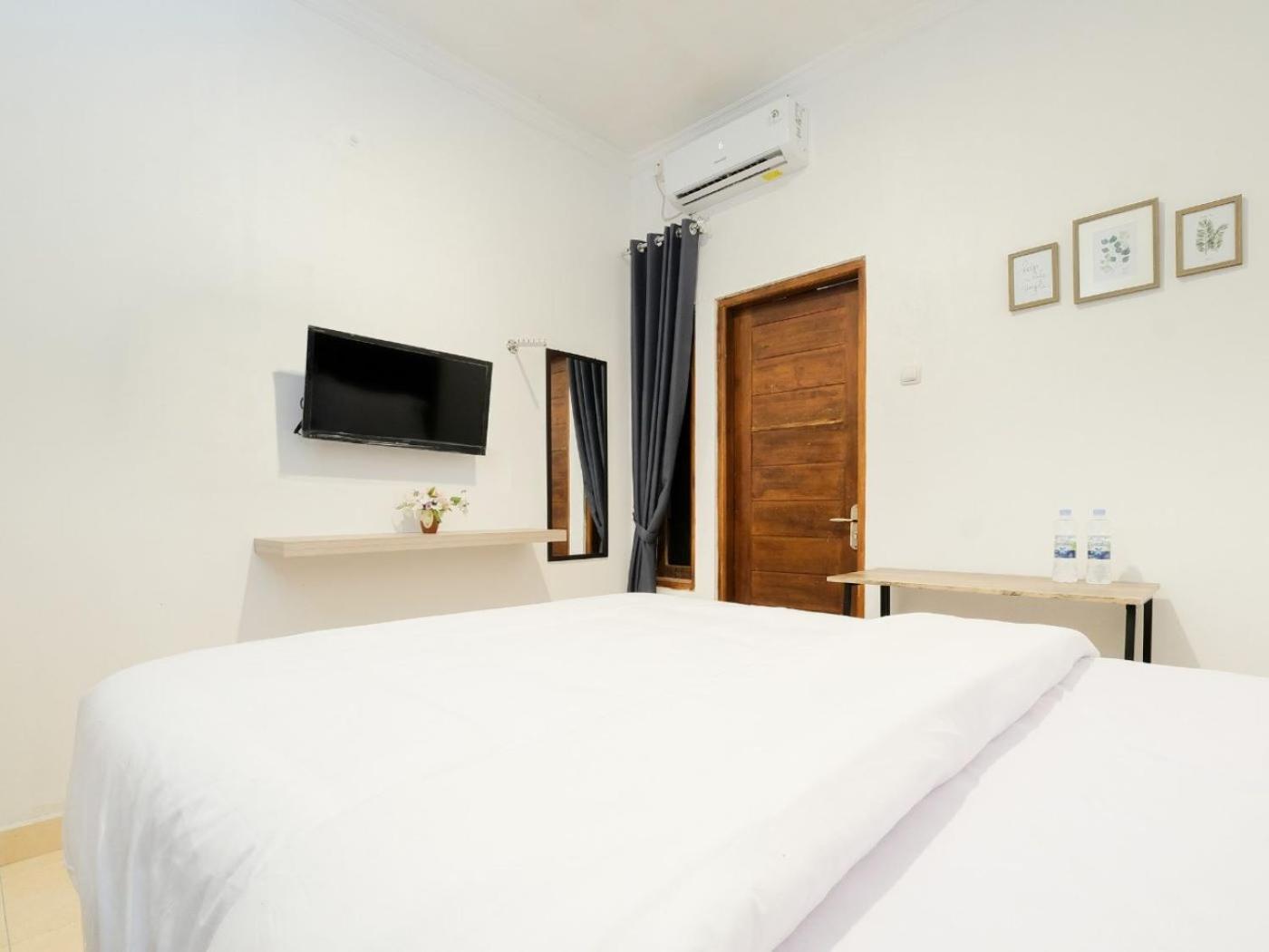 Six-Bedroom House photo 1