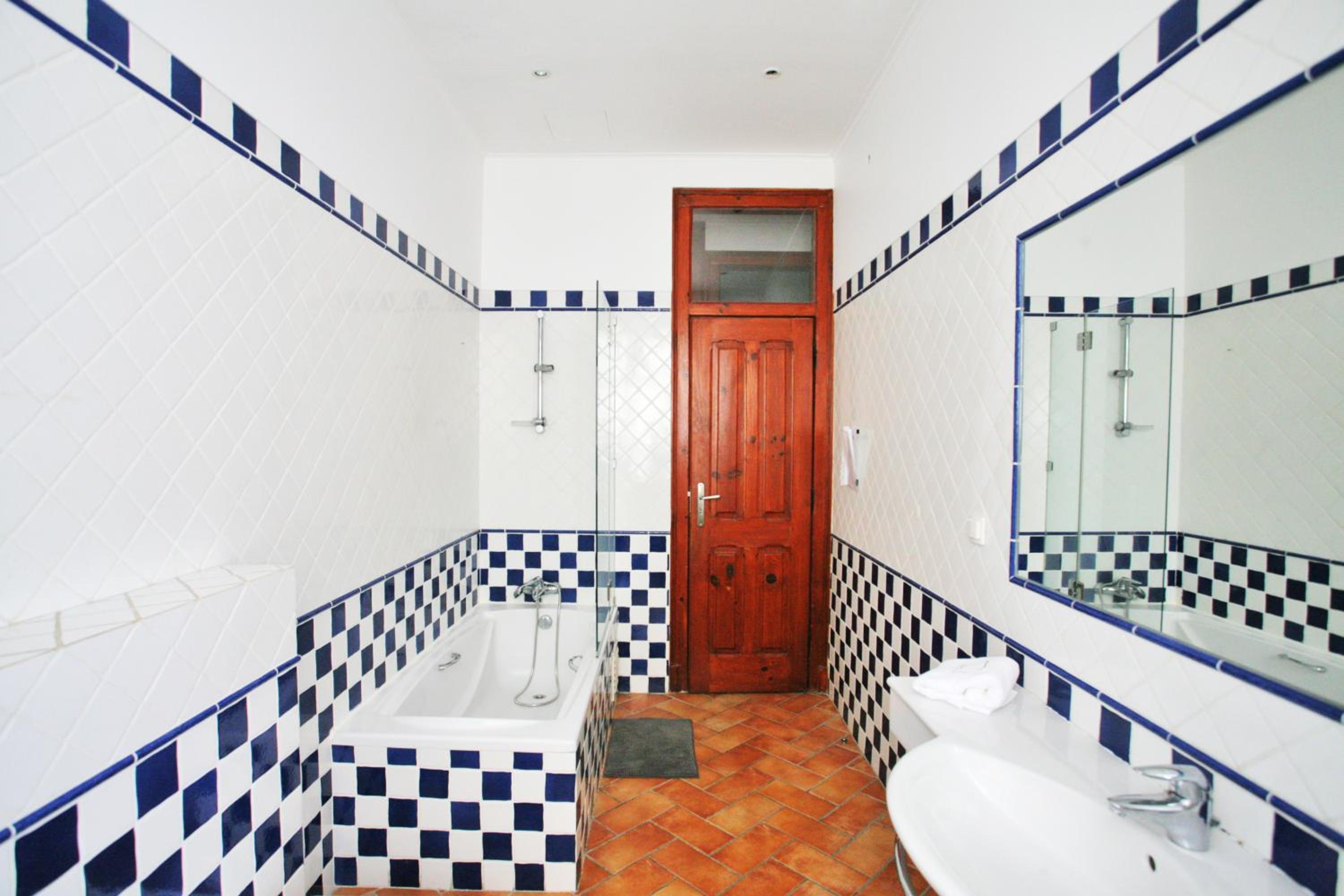 Single Room with Shared Bathroom photo 3