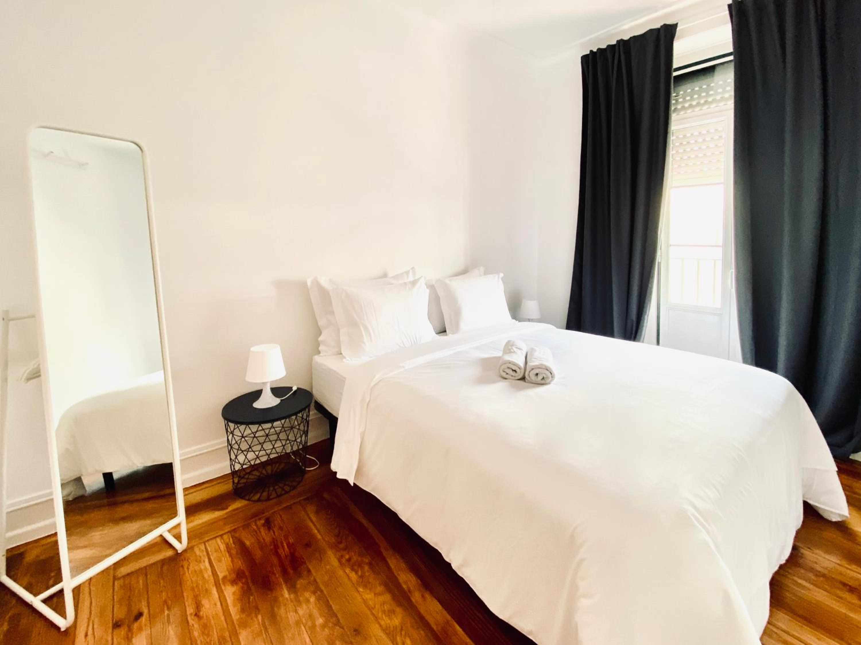 Double Room with Balcony and Shared Bathroom photo 2
