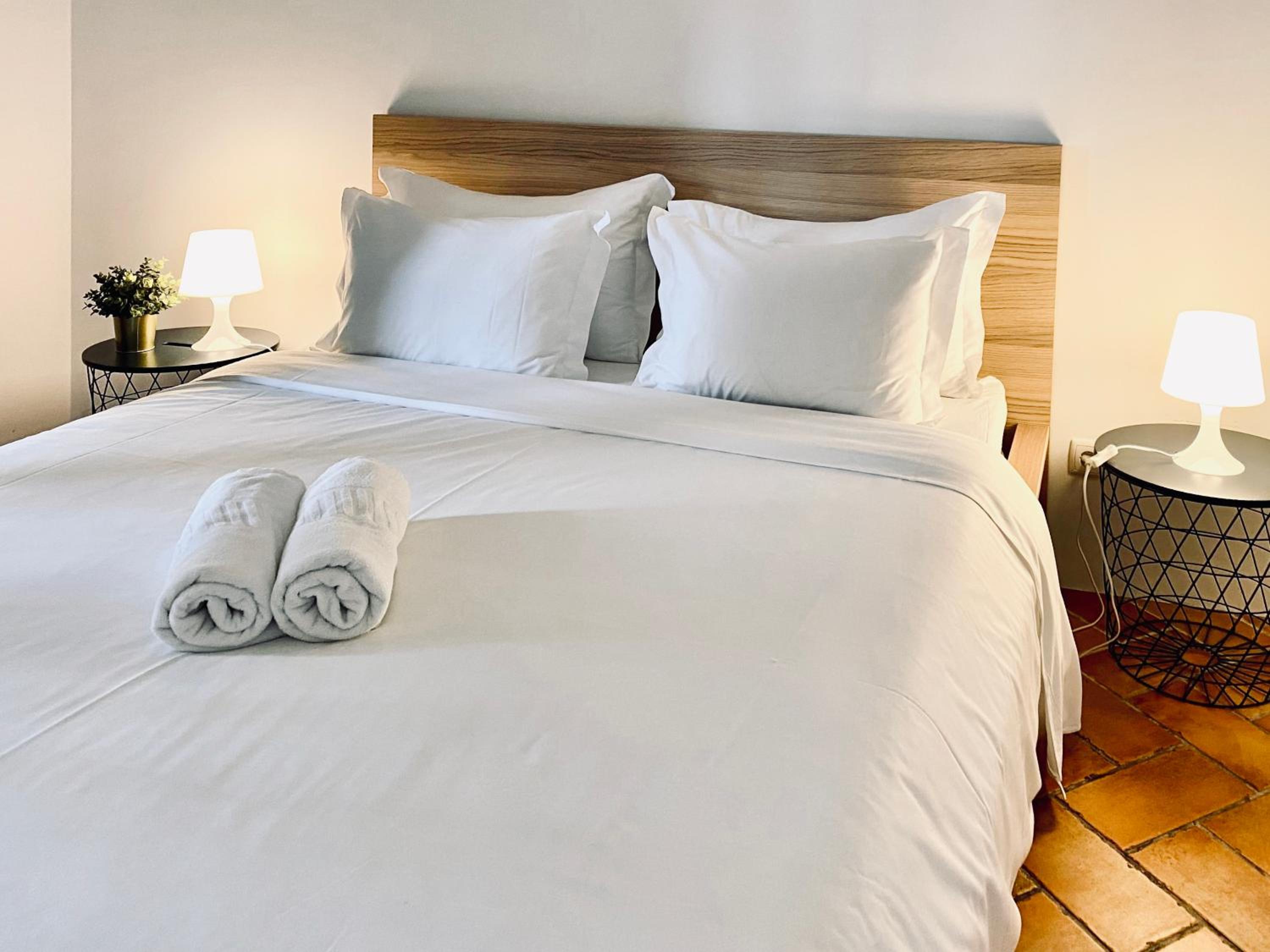 Double Room with Shared Bathroom photo 2