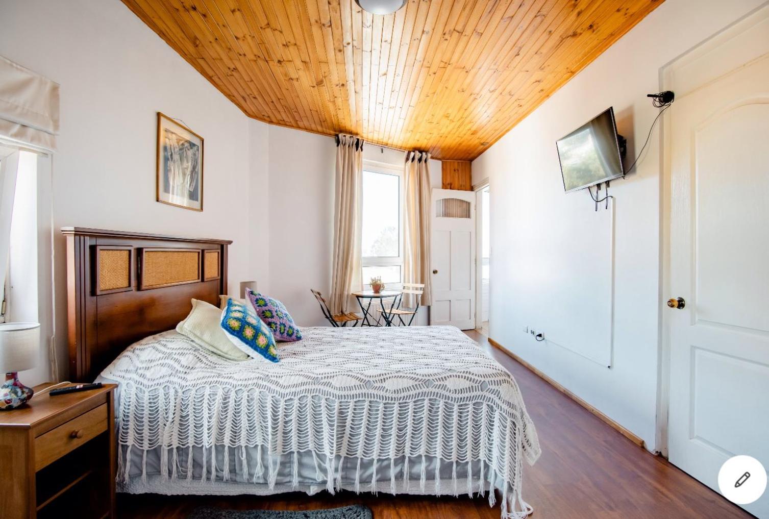 Double Room with Private Bathroom photo 3