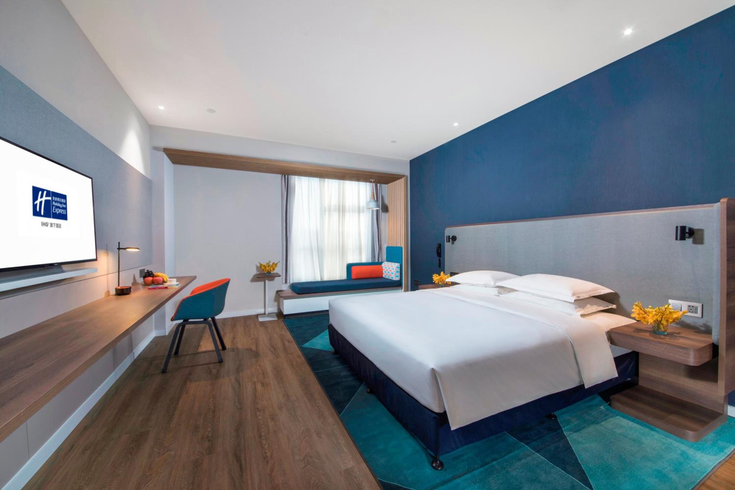 One-Bedroom Suite - Photo 3