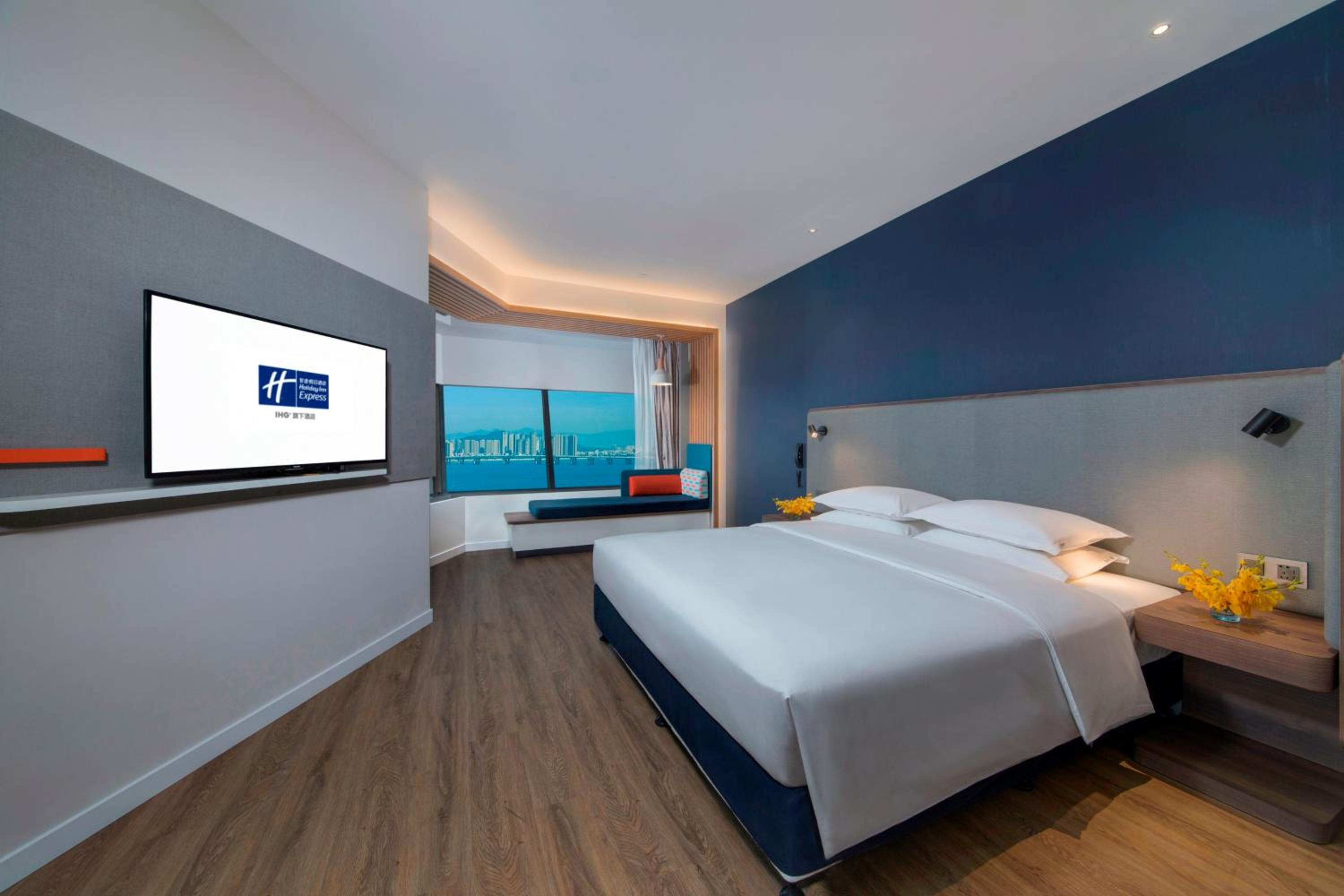 Large King Room with Sea View - Photo 5